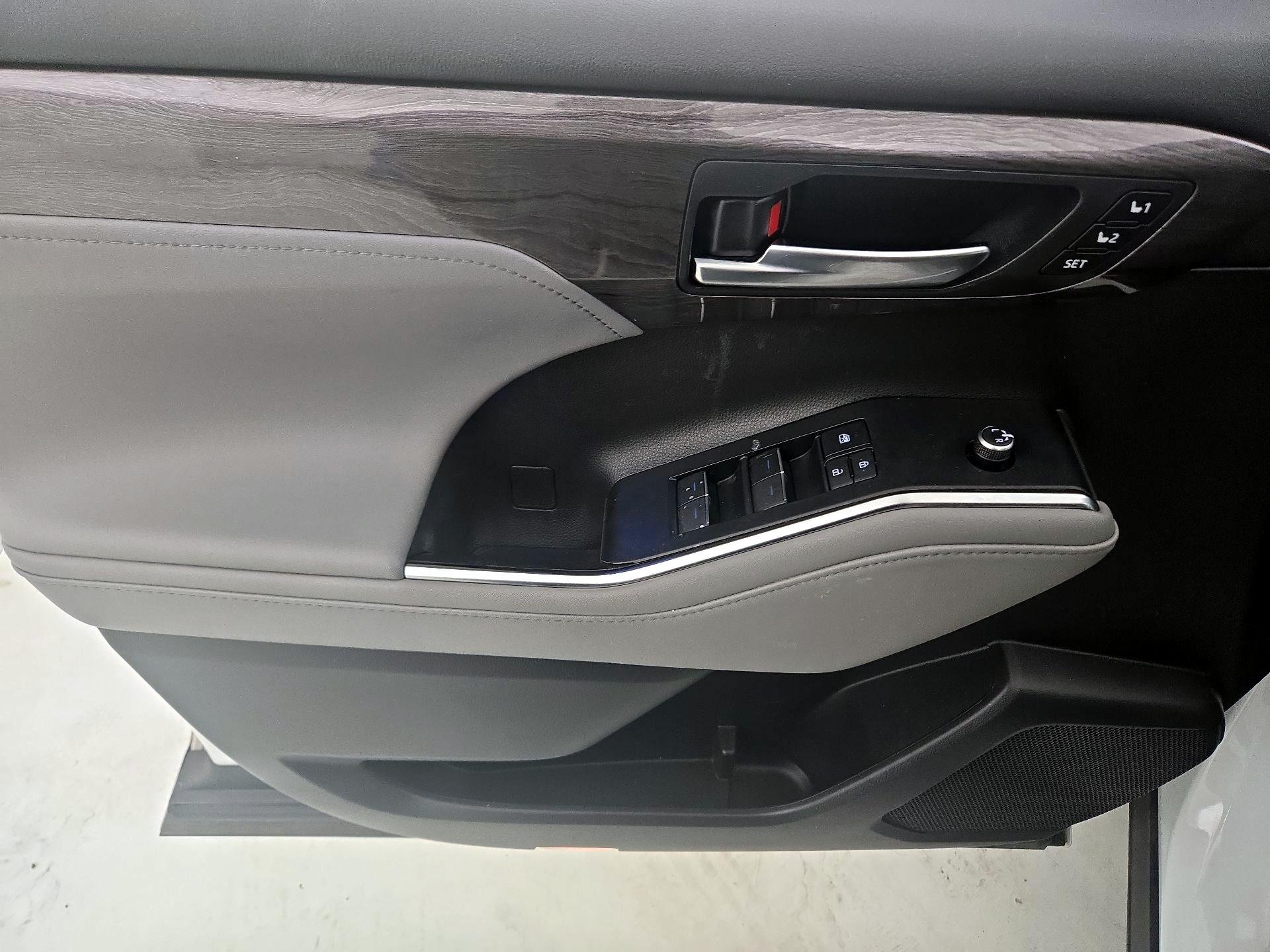 Thumbnail: 2022 Toyota Highlander - 12