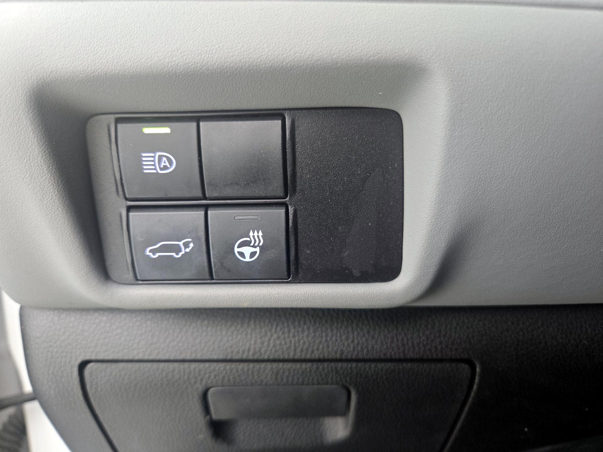 Thumbnail: 2022 Toyota Highlander - 13