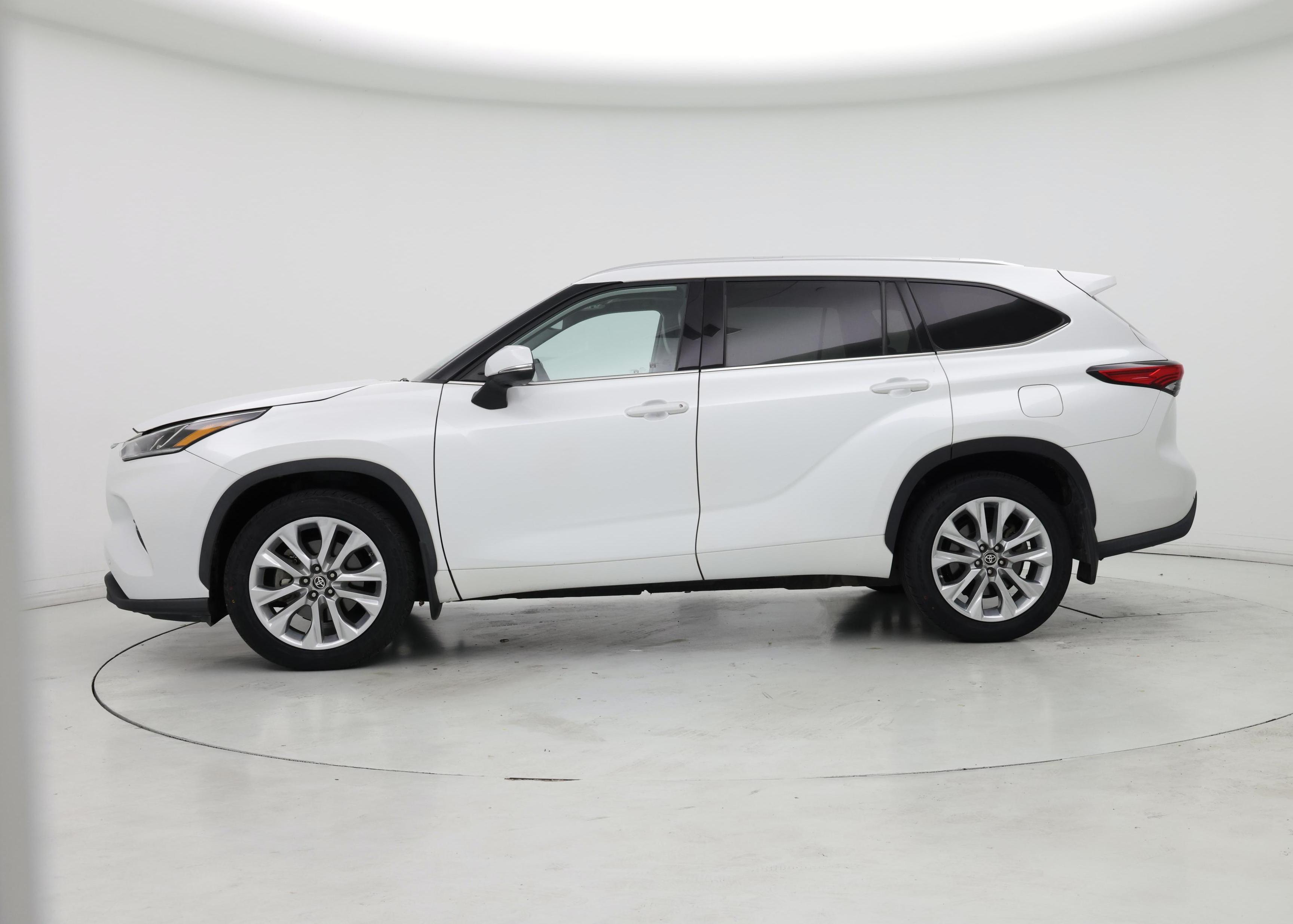 Thumbnail: 2022 Toyota Highlander - 3