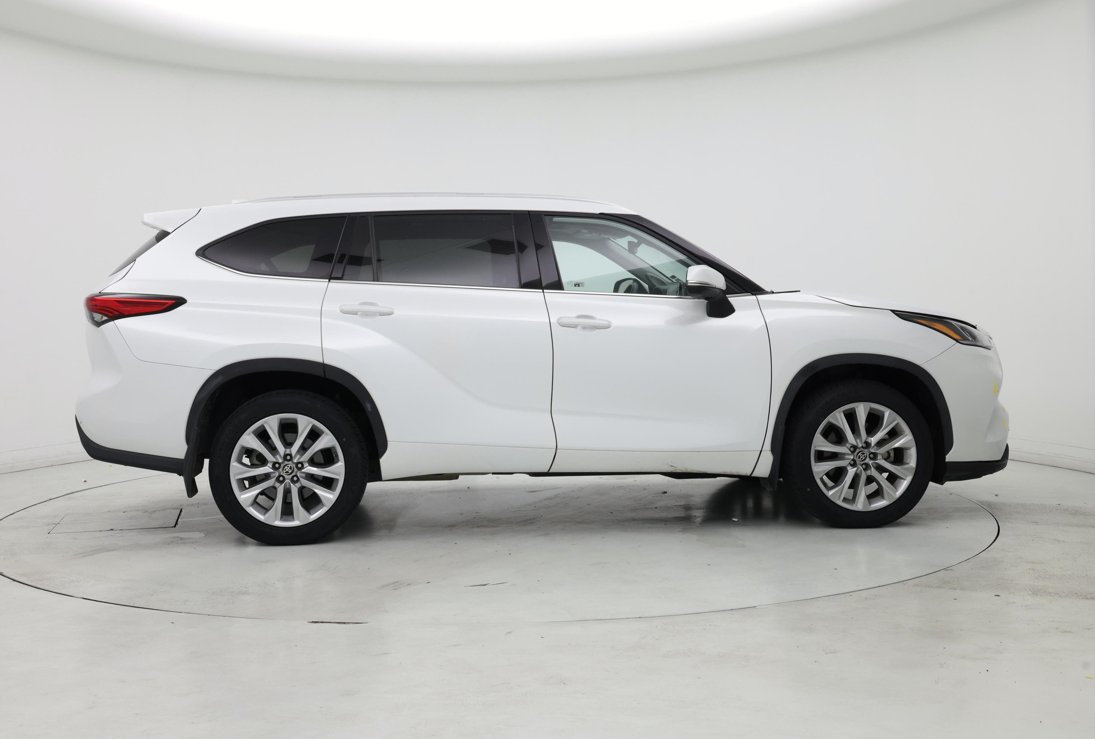 Thumbnail: 2022 Toyota Highlander - 7