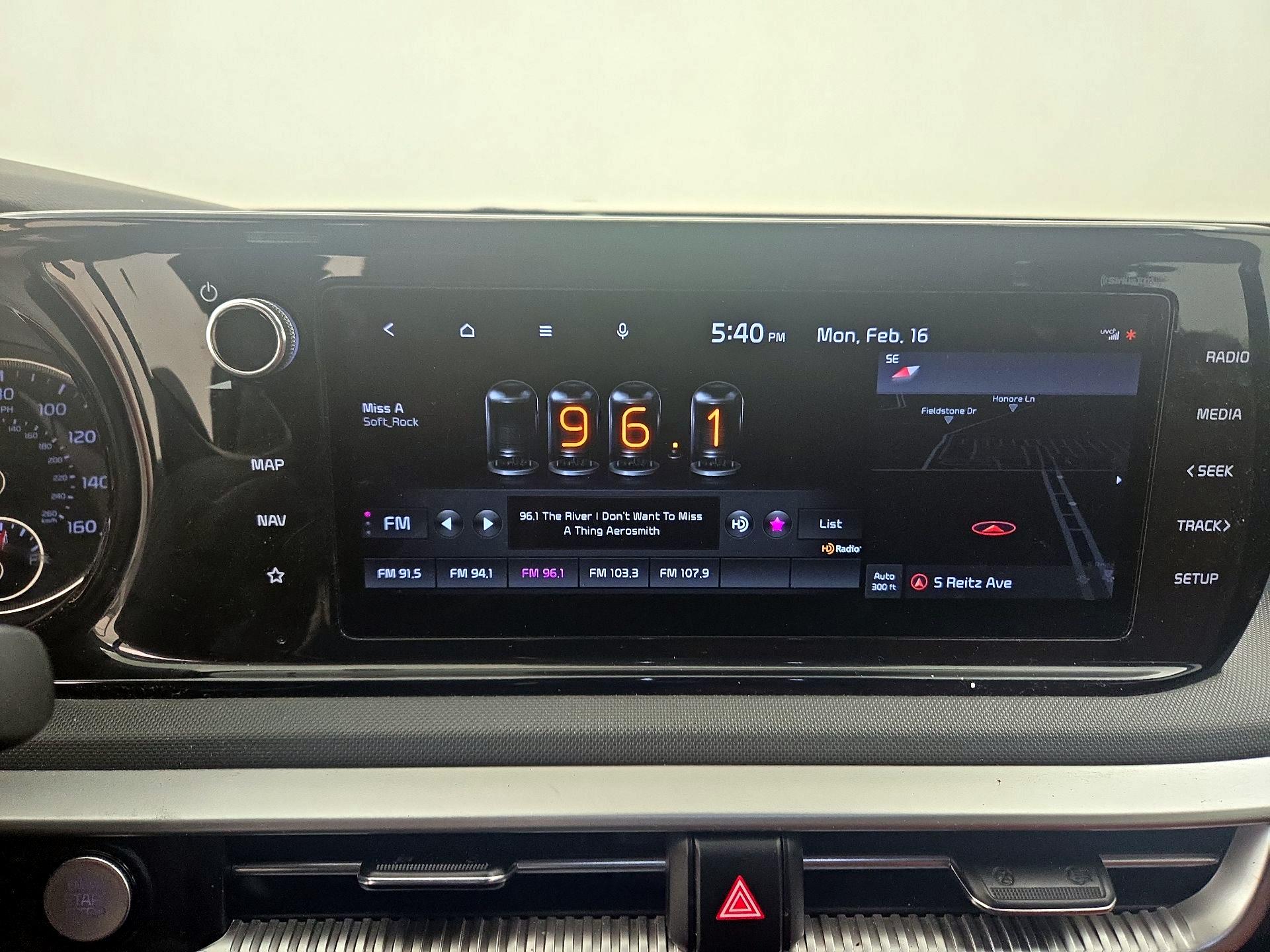 Thumbnail: 2022 Kia K5 - 16