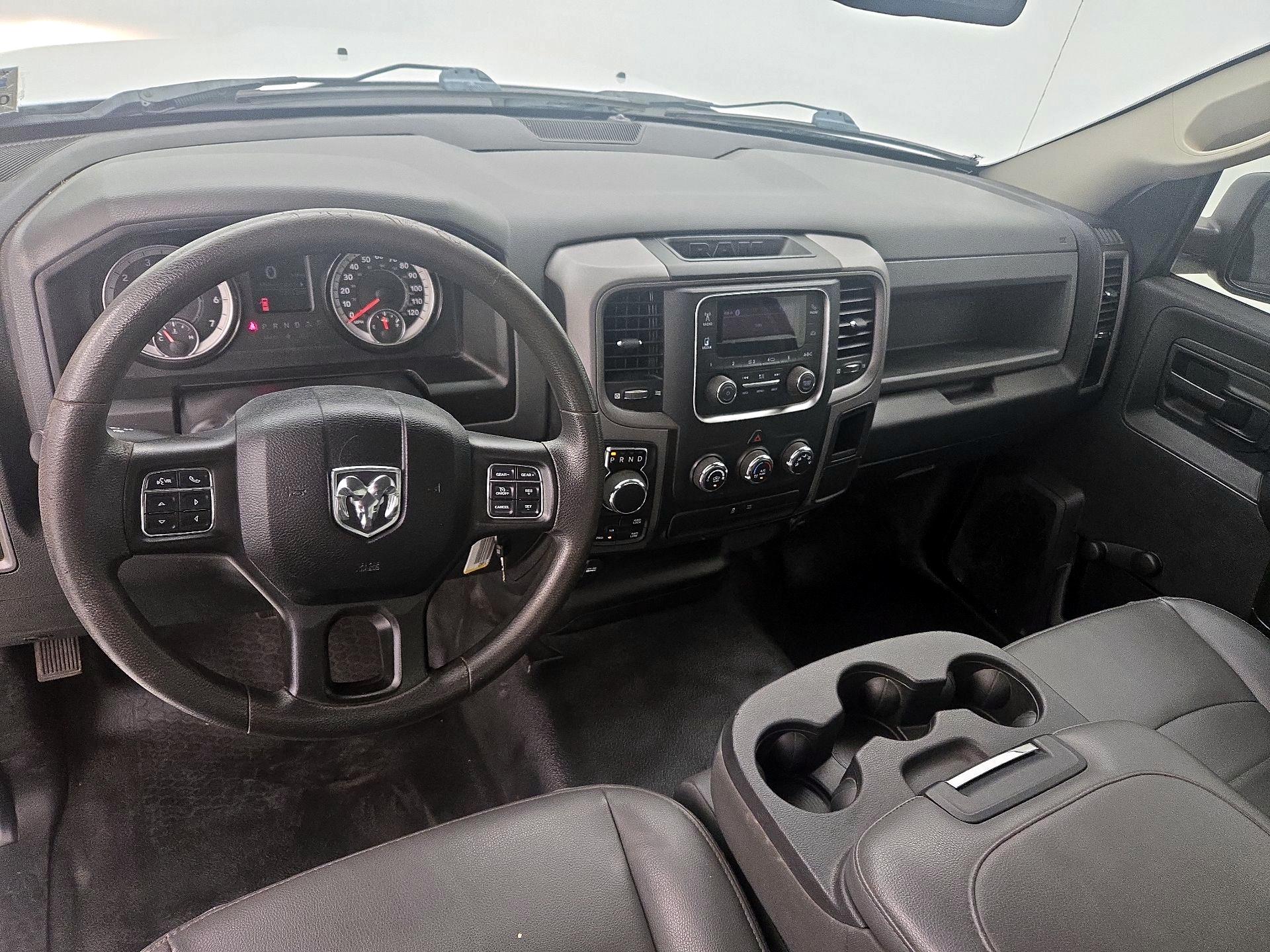 Thumbnail: 2020 RAM 1500 Classic - 9