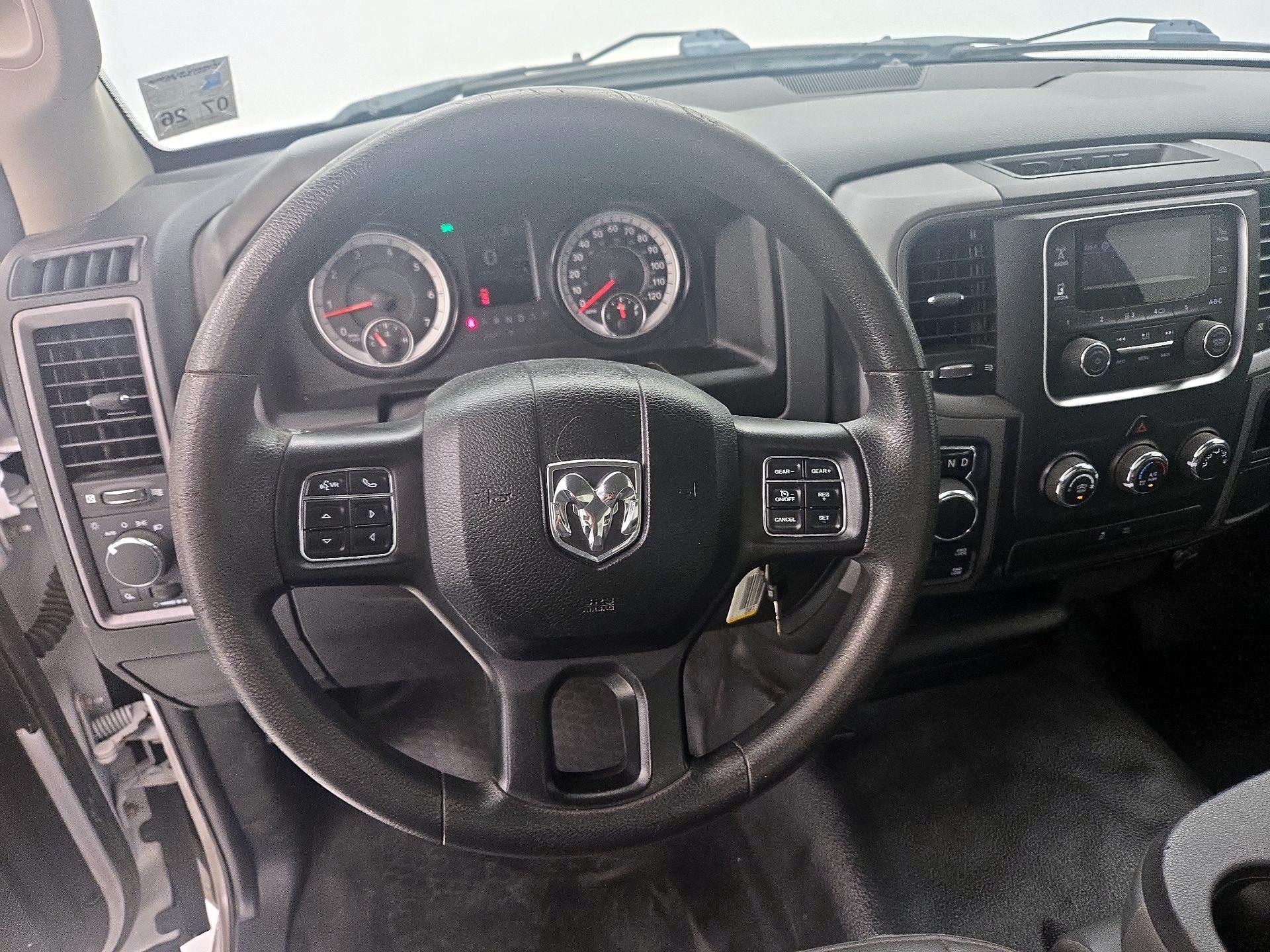 Thumbnail: 2020 RAM 1500 Classic - 10