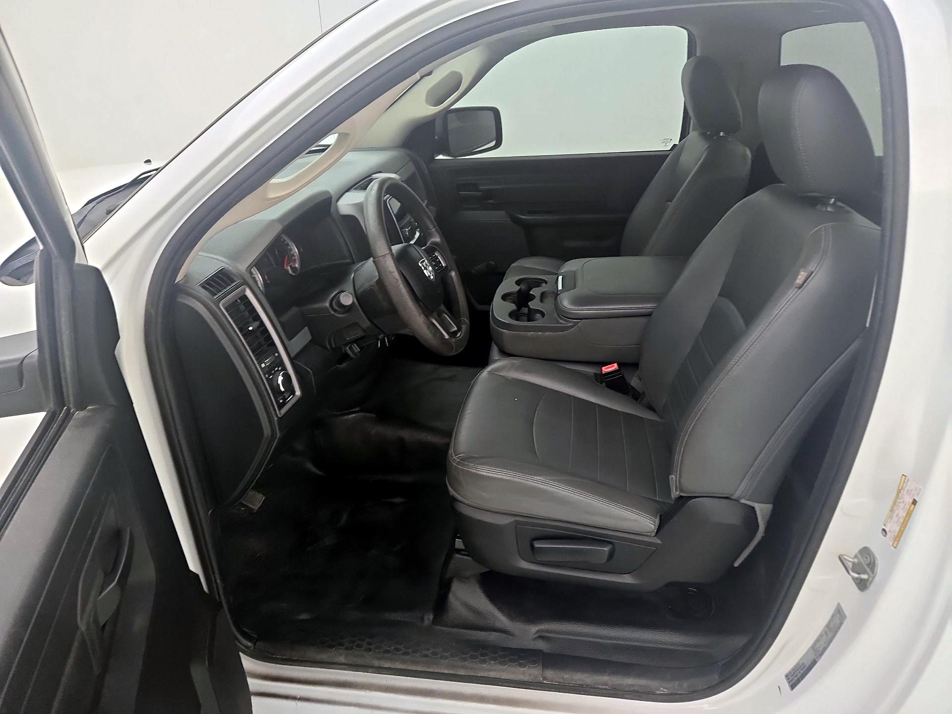 Thumbnail: 2020 RAM 1500 Classic - 11