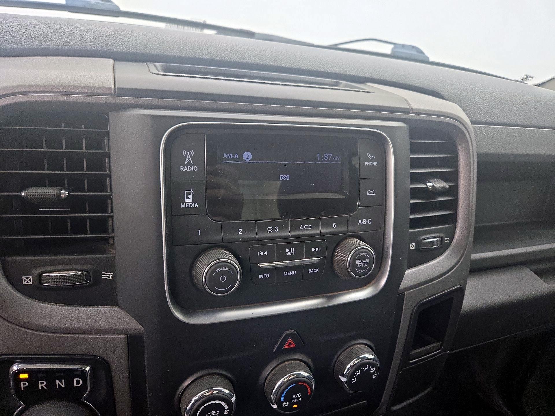 Thumbnail: 2020 RAM 1500 Classic - 15