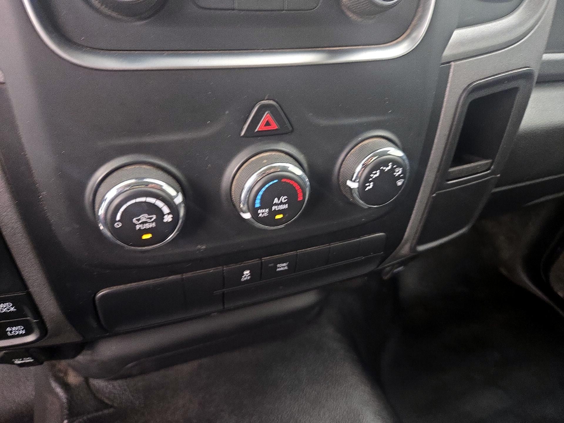 Thumbnail: 2020 RAM 1500 Classic - 16