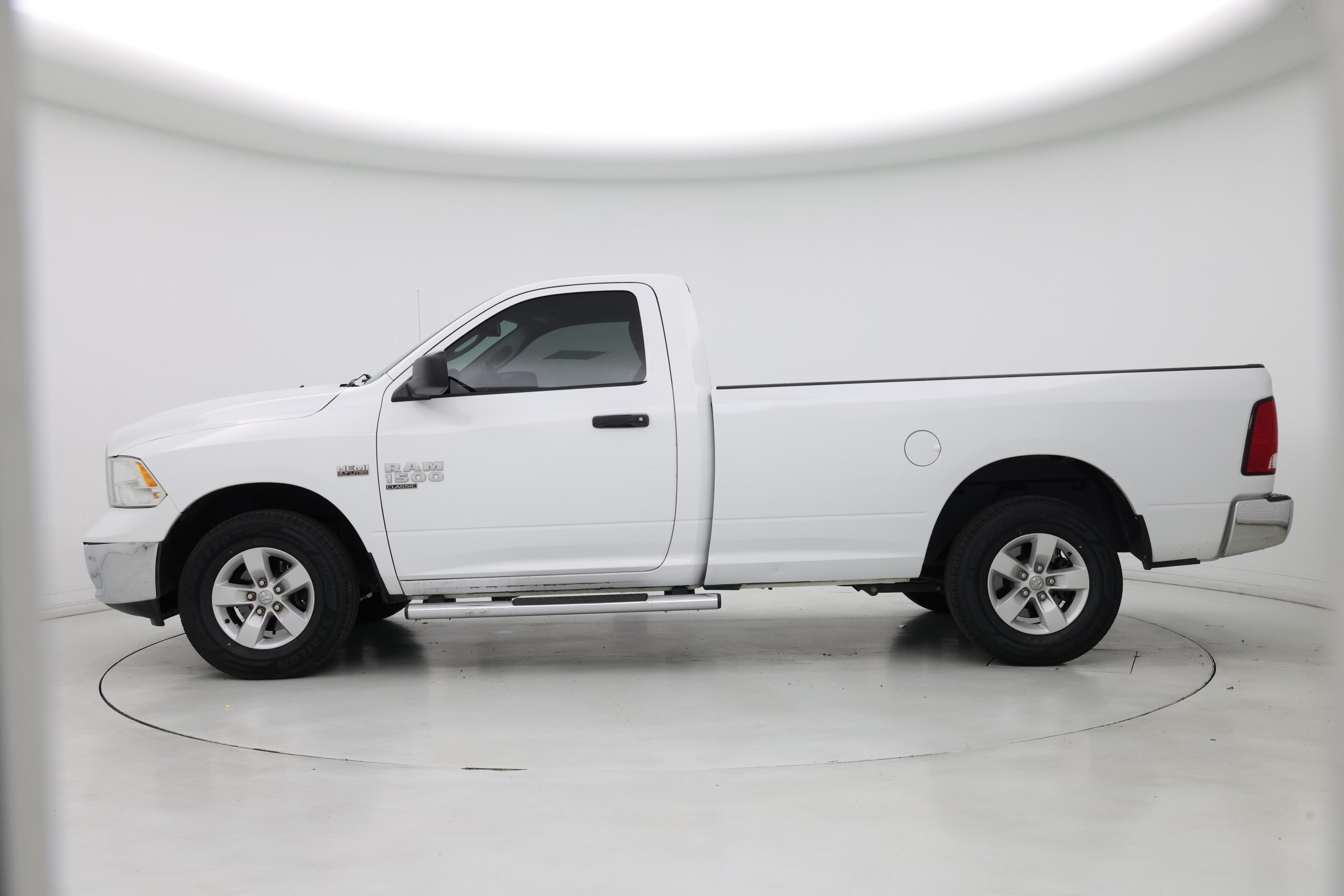 Thumbnail: 2020 RAM 1500 Classic - 3