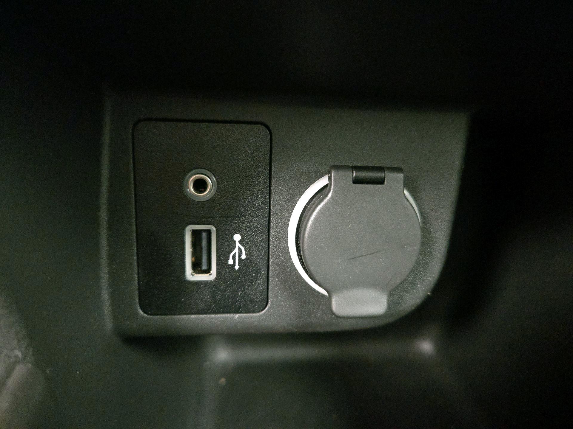 Thumbnail: 2025 Nissan Kicks - 18