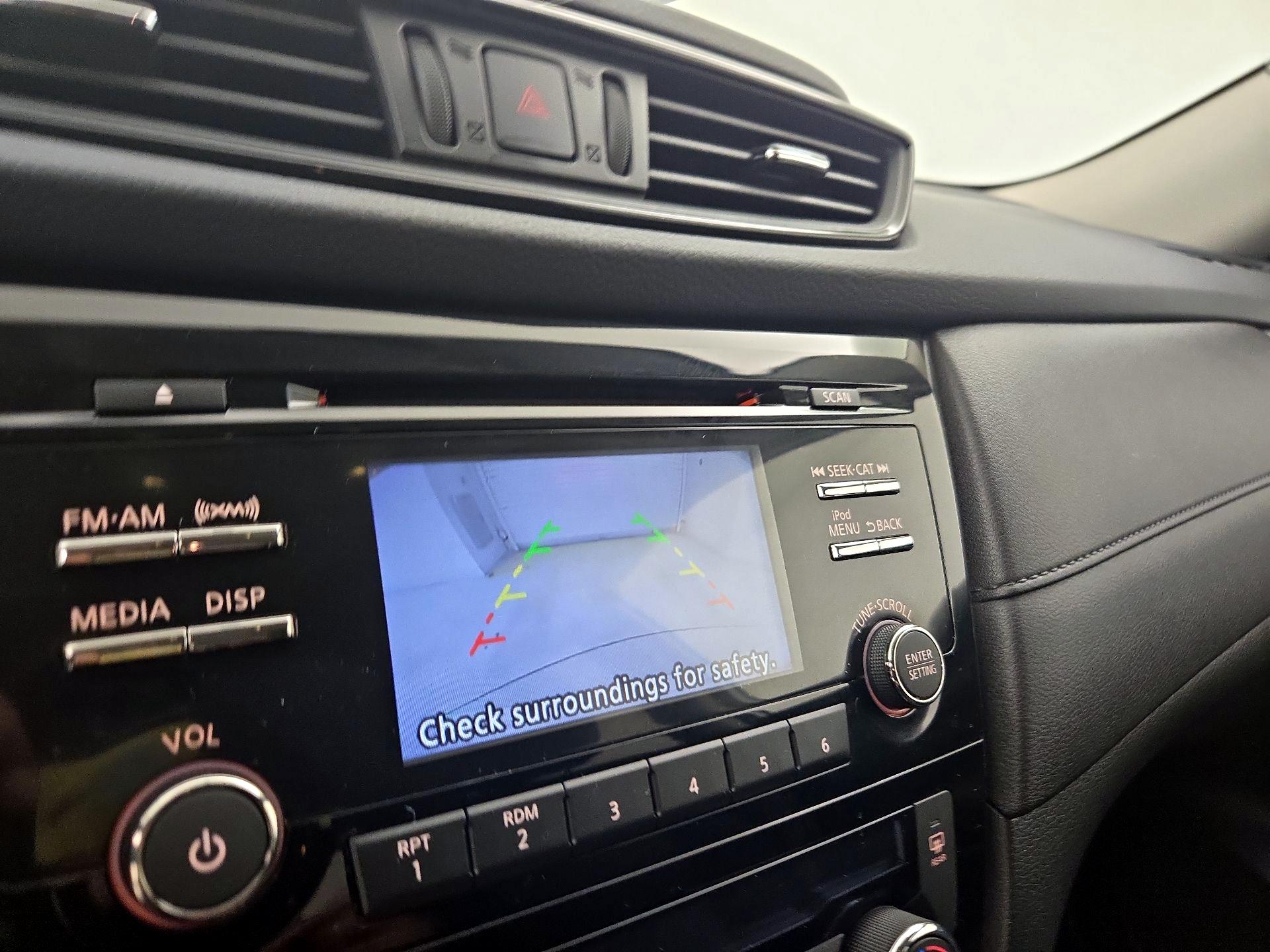 Thumbnail: 2017 Nissan Rogue - 14