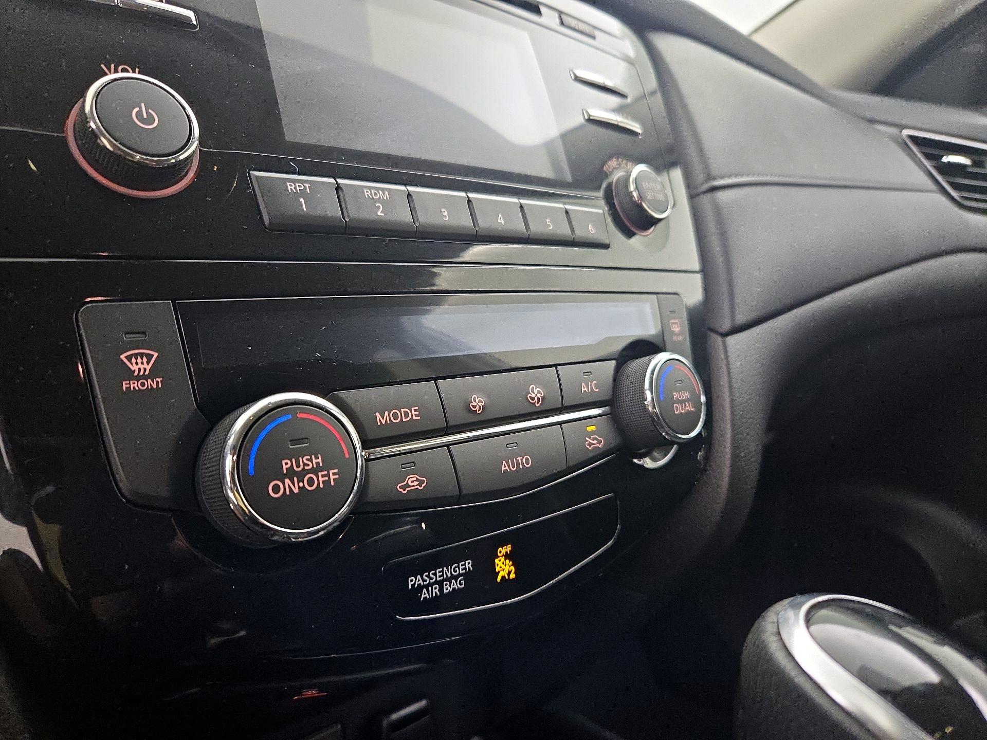 Thumbnail: 2017 Nissan Rogue - 16