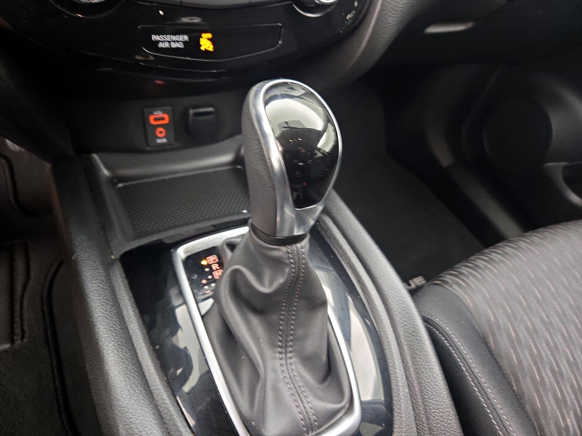 Thumbnail: 2017 Nissan Rogue - 17