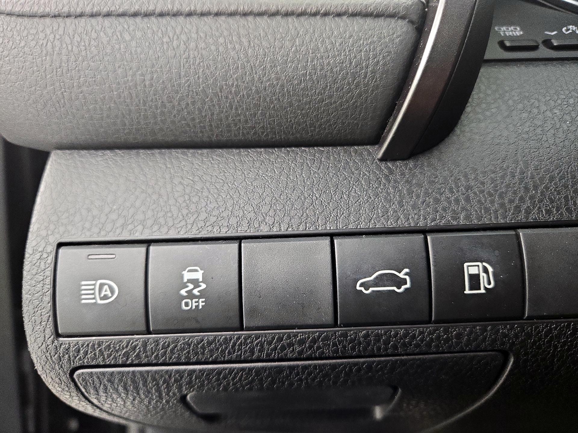 Thumbnail: 2018 Toyota Camry - 13