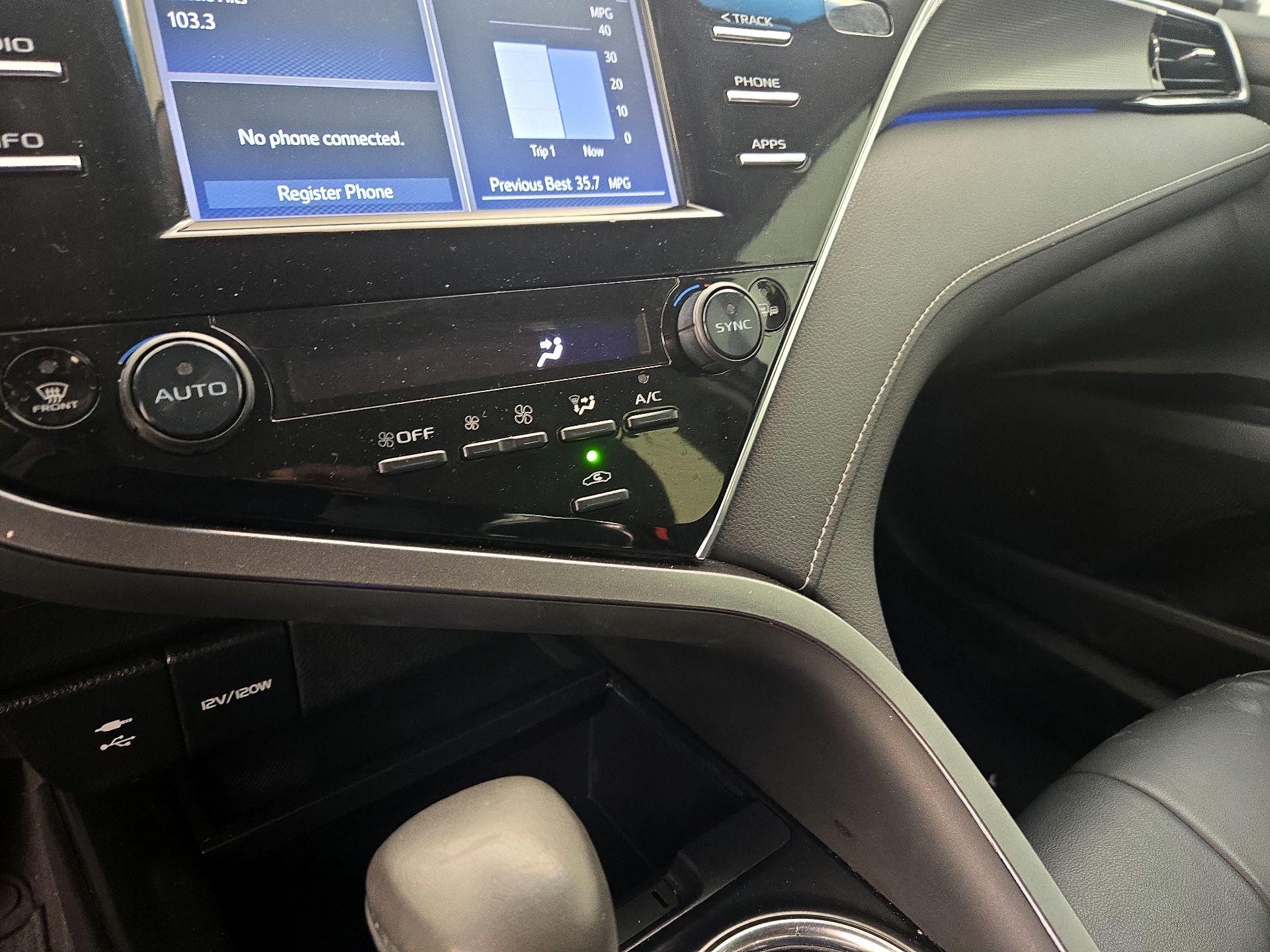 Thumbnail: 2018 Toyota Camry - 16