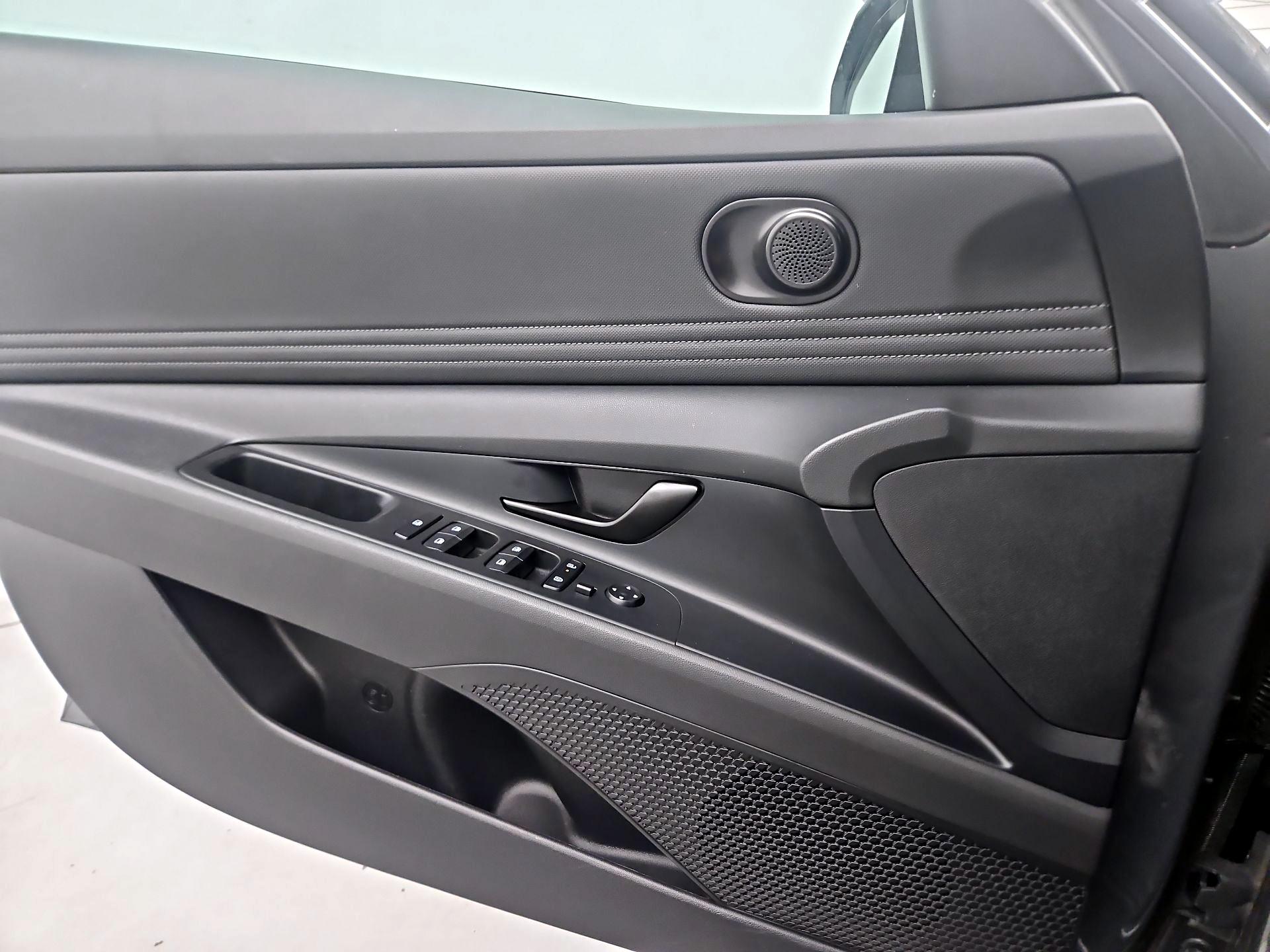 Thumbnail: 2025 Hyundai Elantra - 12