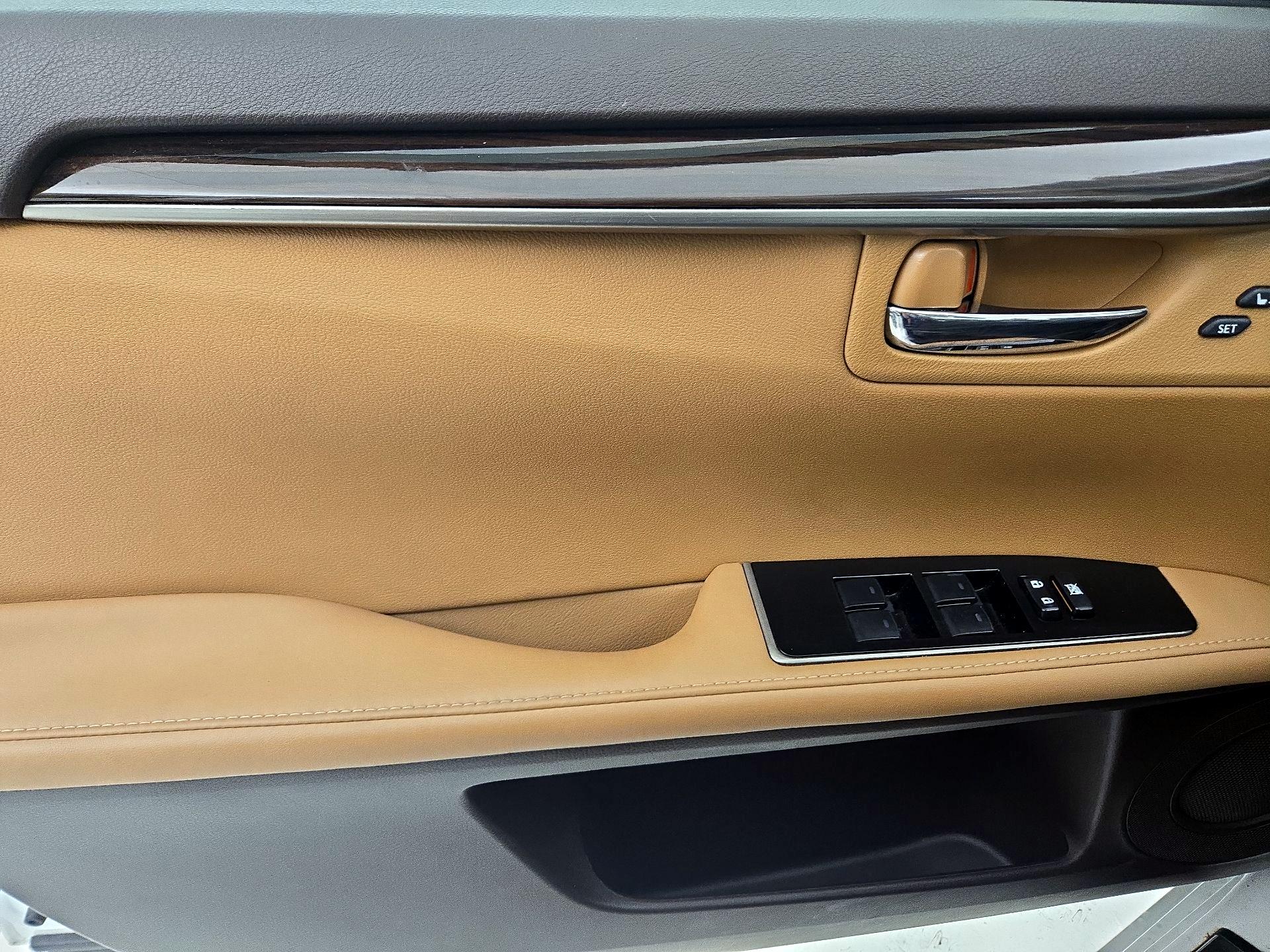 Thumbnail: 2017 Lexus ES - 12