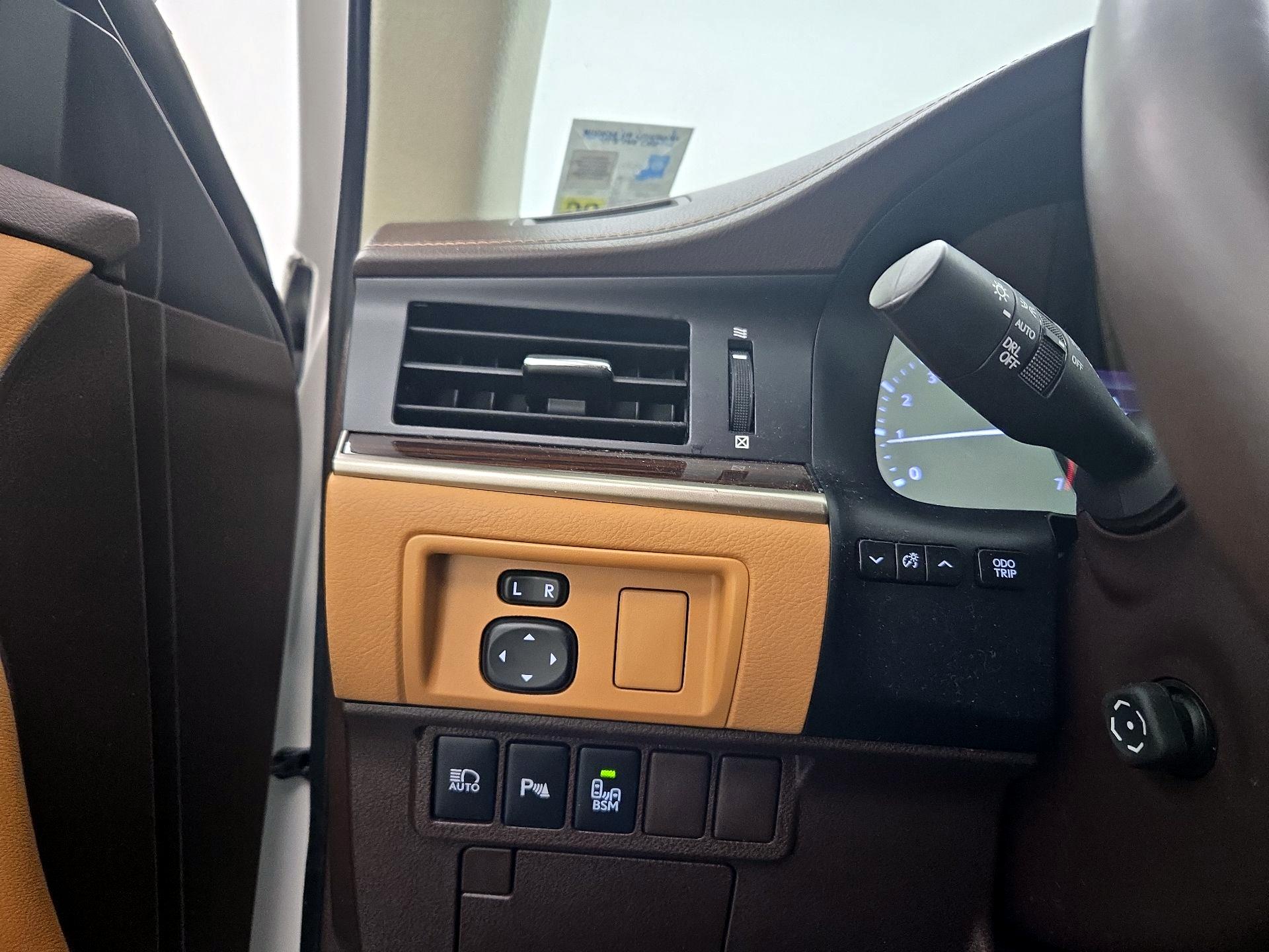 Thumbnail: 2017 Lexus ES - 13