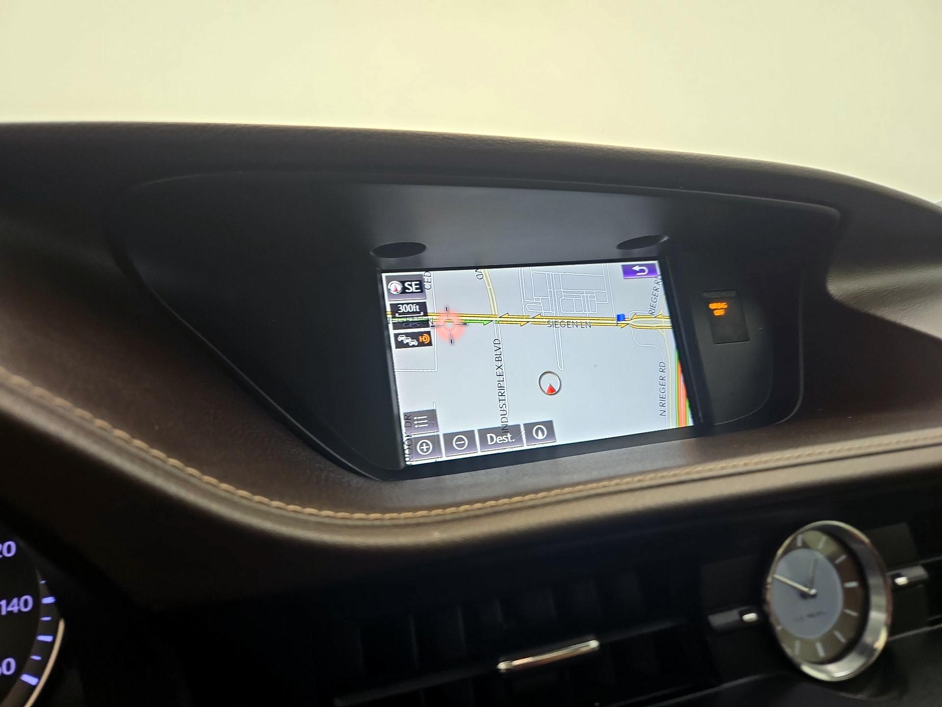 Thumbnail: 2017 Lexus ES - 14