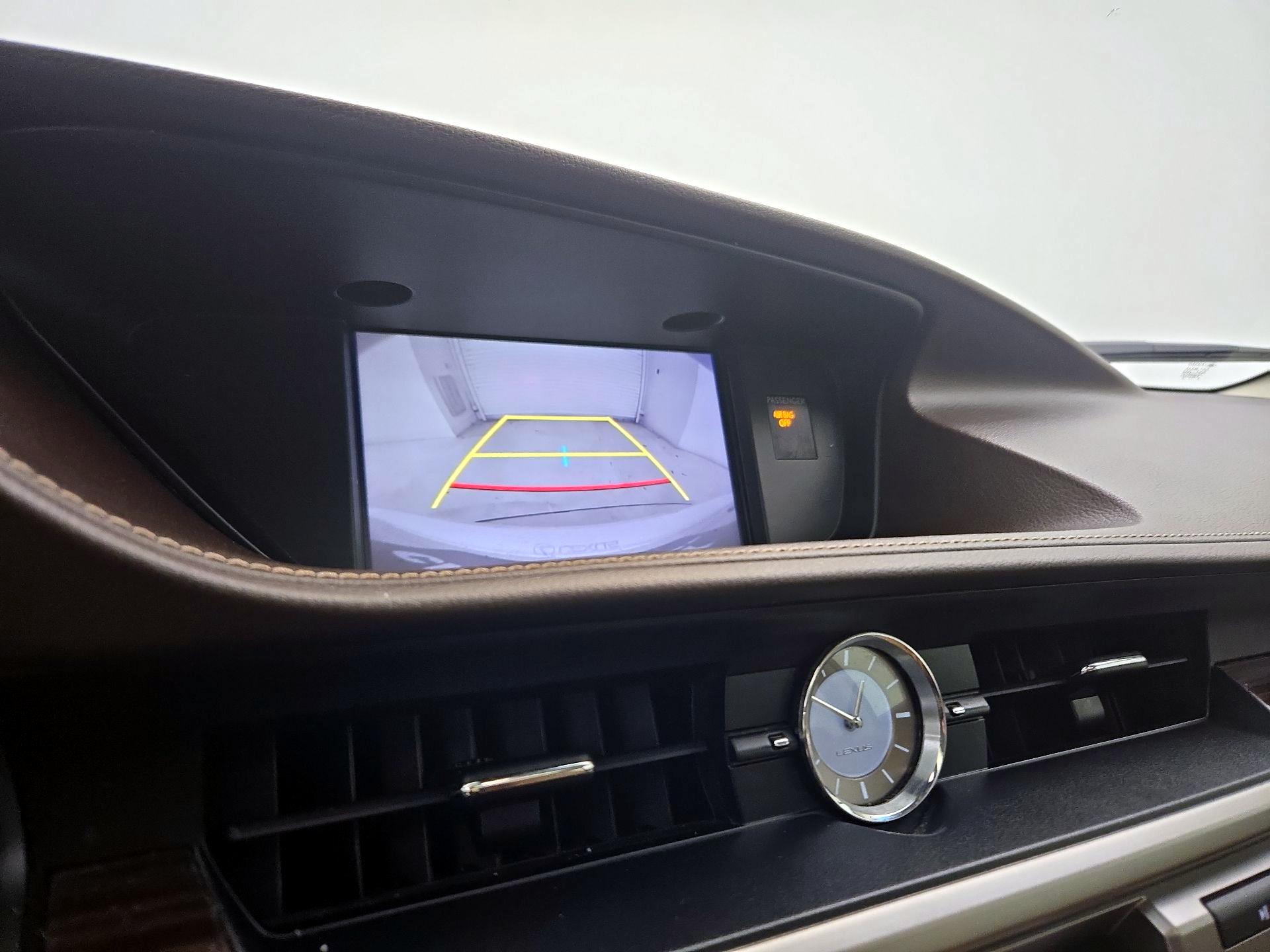 Thumbnail: 2017 Lexus ES - 15