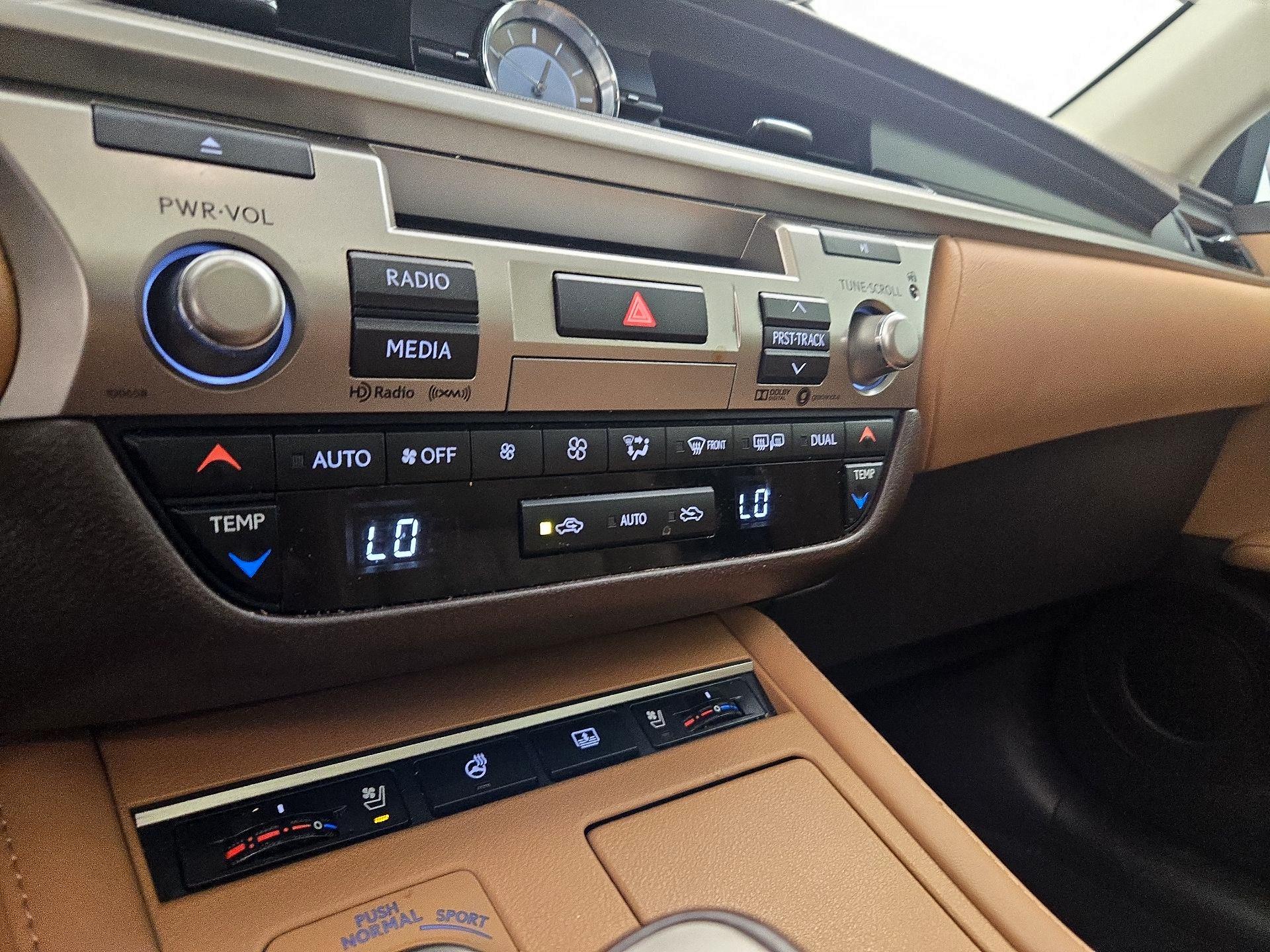 Thumbnail: 2017 Lexus ES - 17