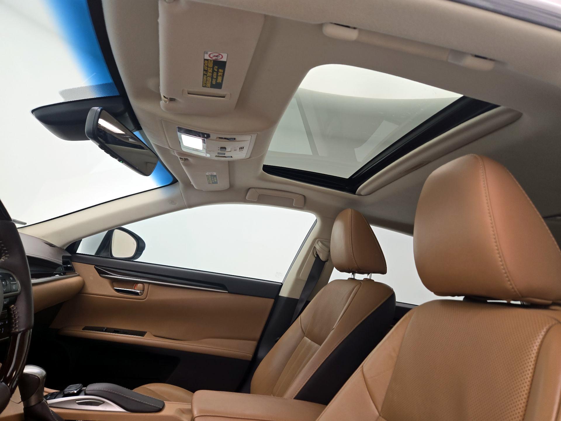 Thumbnail: 2017 Lexus ES - 20