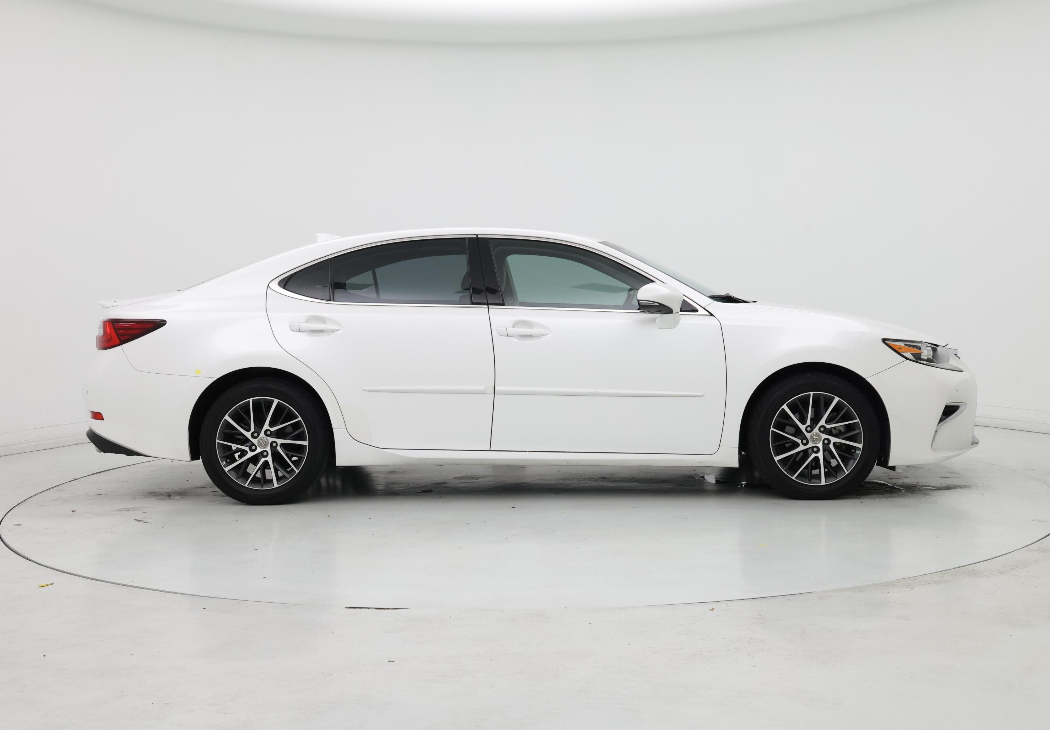 Thumbnail: 2017 Lexus ES - 7