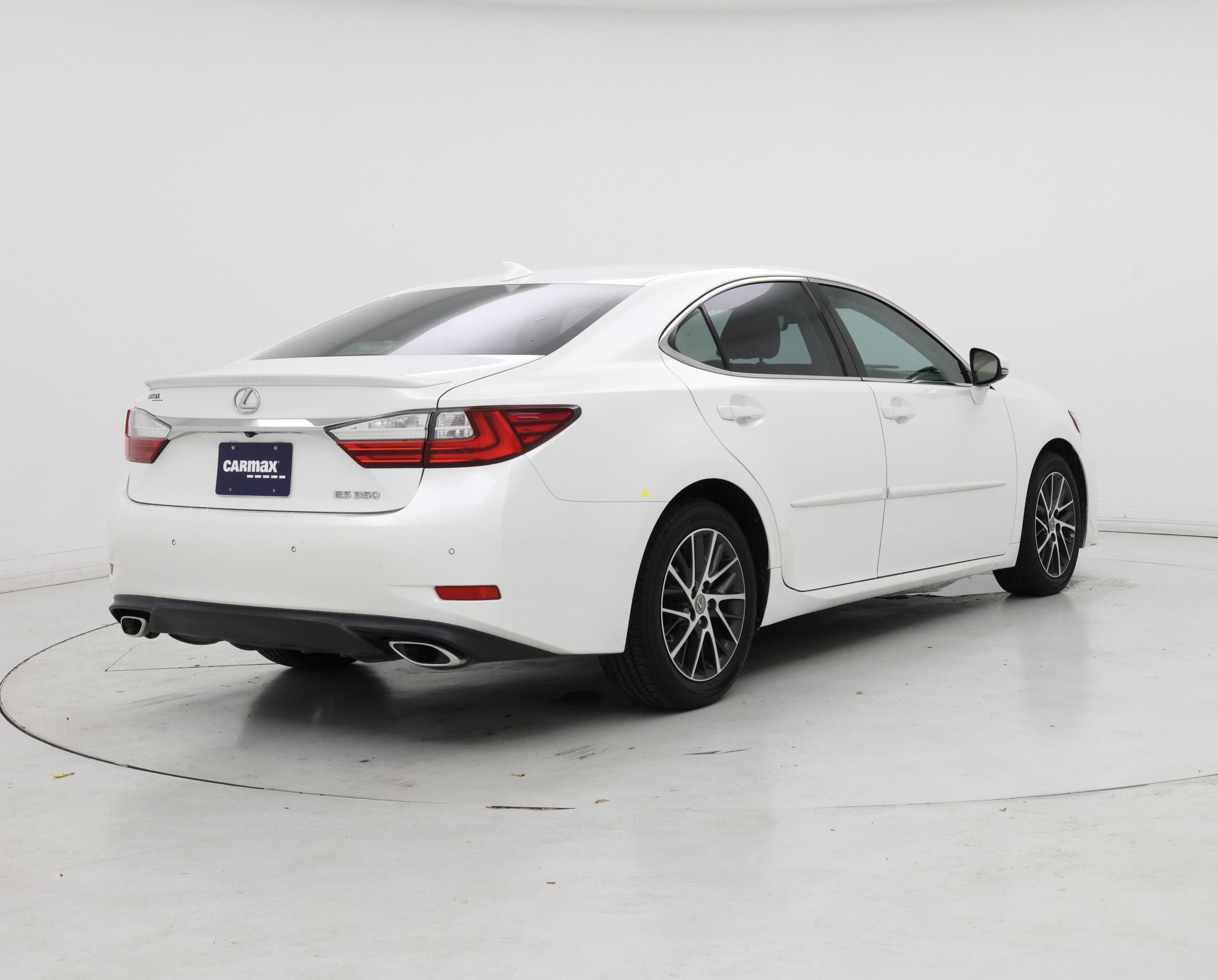 Thumbnail: 2017 Lexus ES - 8