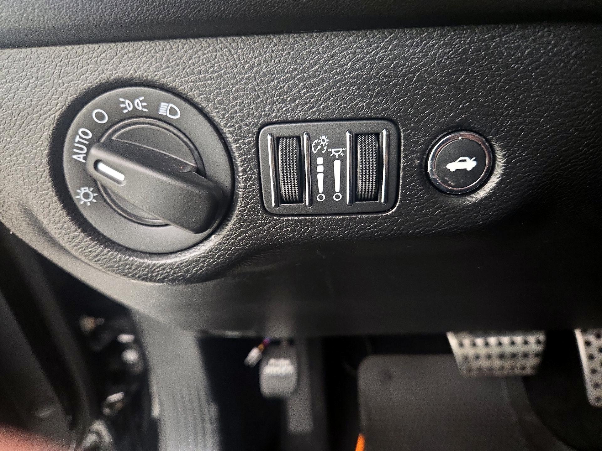 Thumbnail: 2020 Dodge Challenger - 13