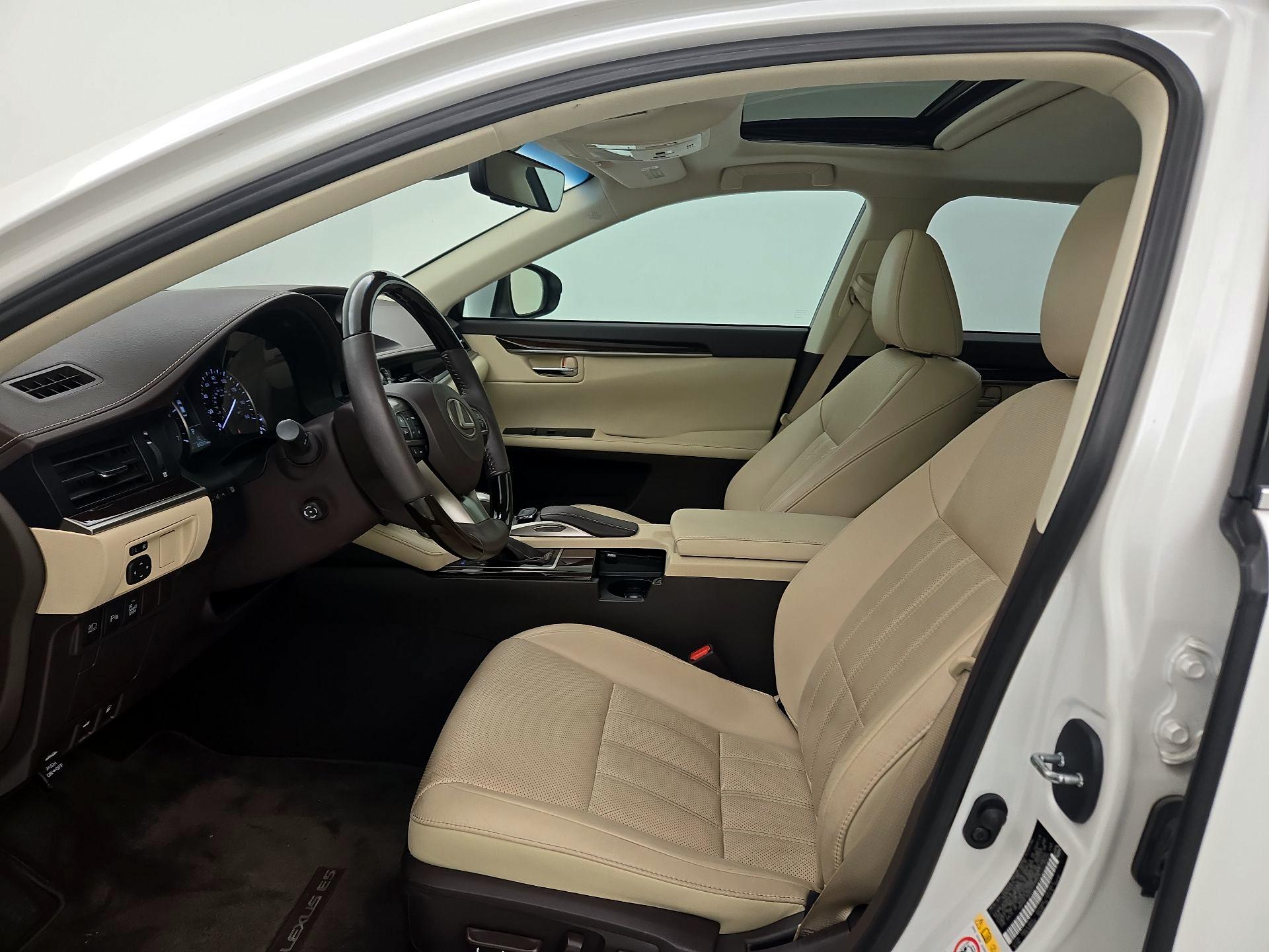 Thumbnail: 2016 Lexus ES - 11