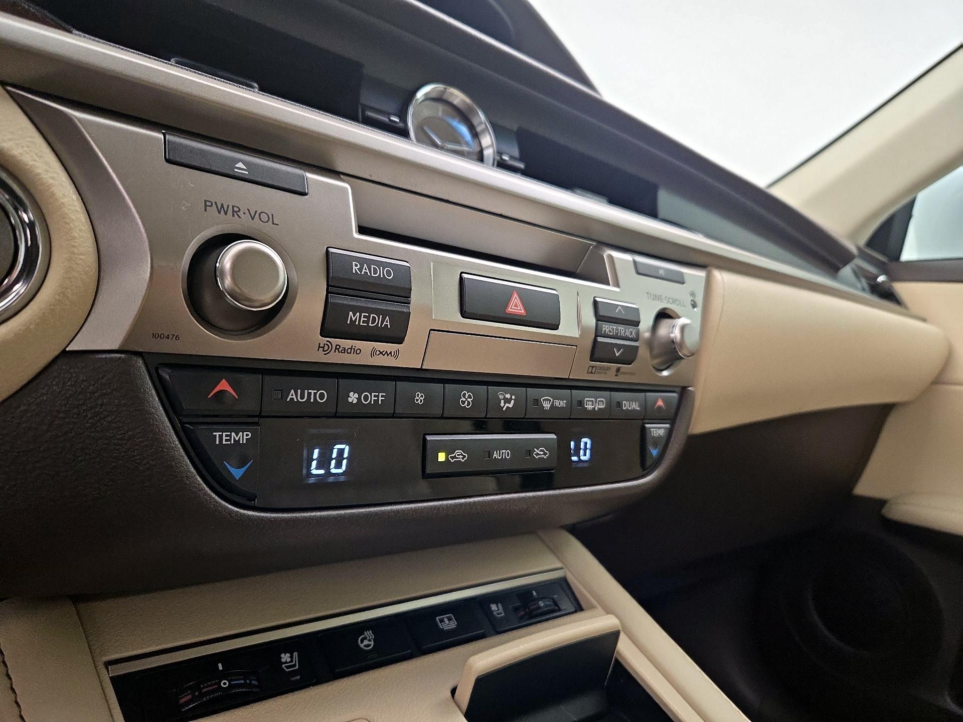 Thumbnail: 2016 Lexus ES - 16