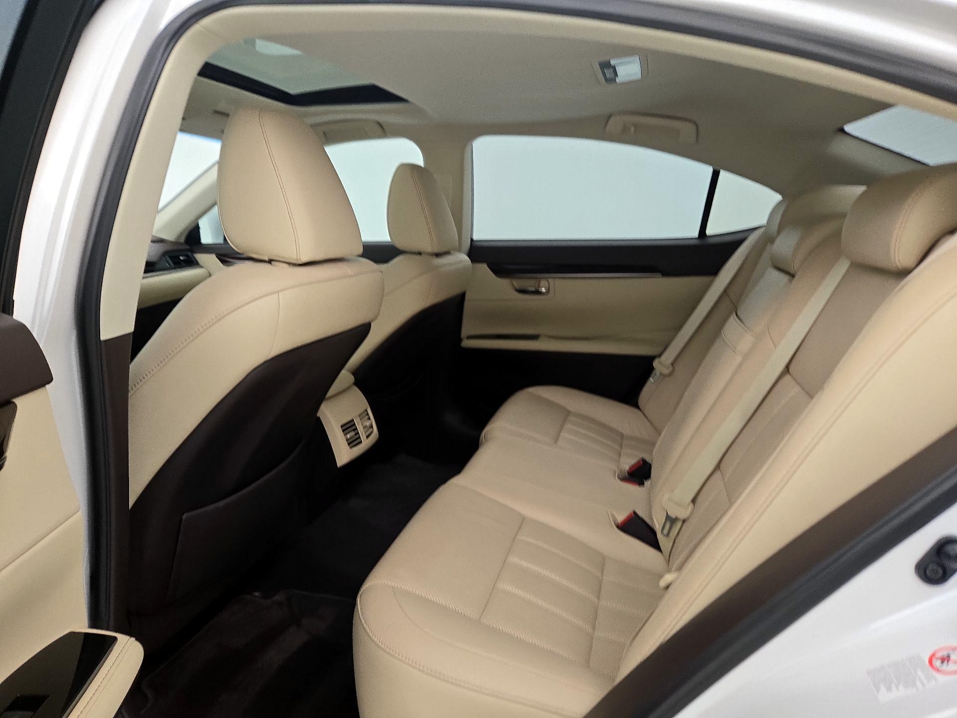 Thumbnail: 2016 Lexus ES - 20