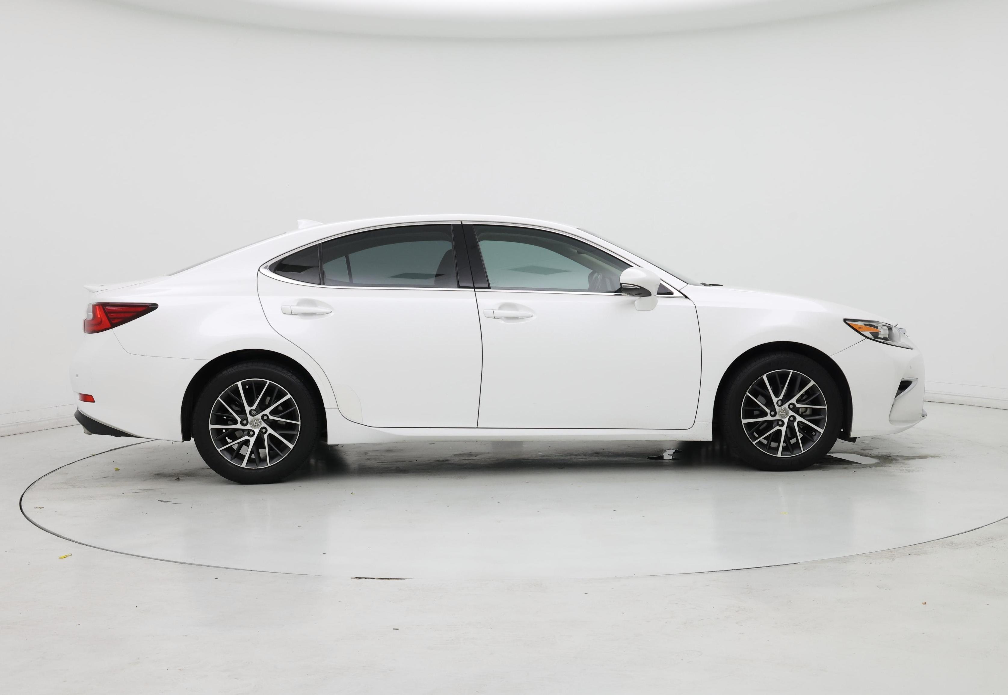 Thumbnail: 2016 Lexus ES - 7