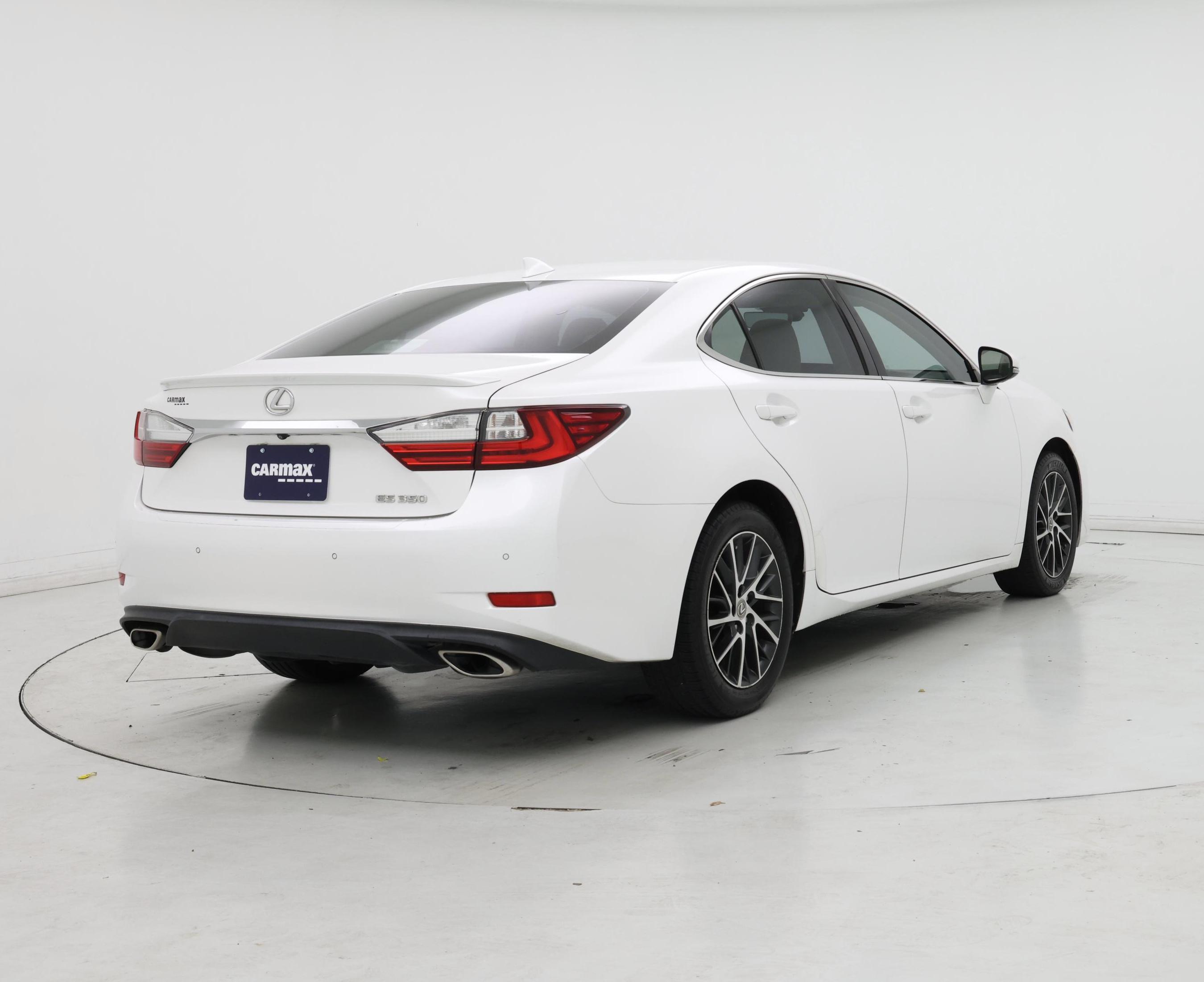 Thumbnail: 2016 Lexus ES - 8