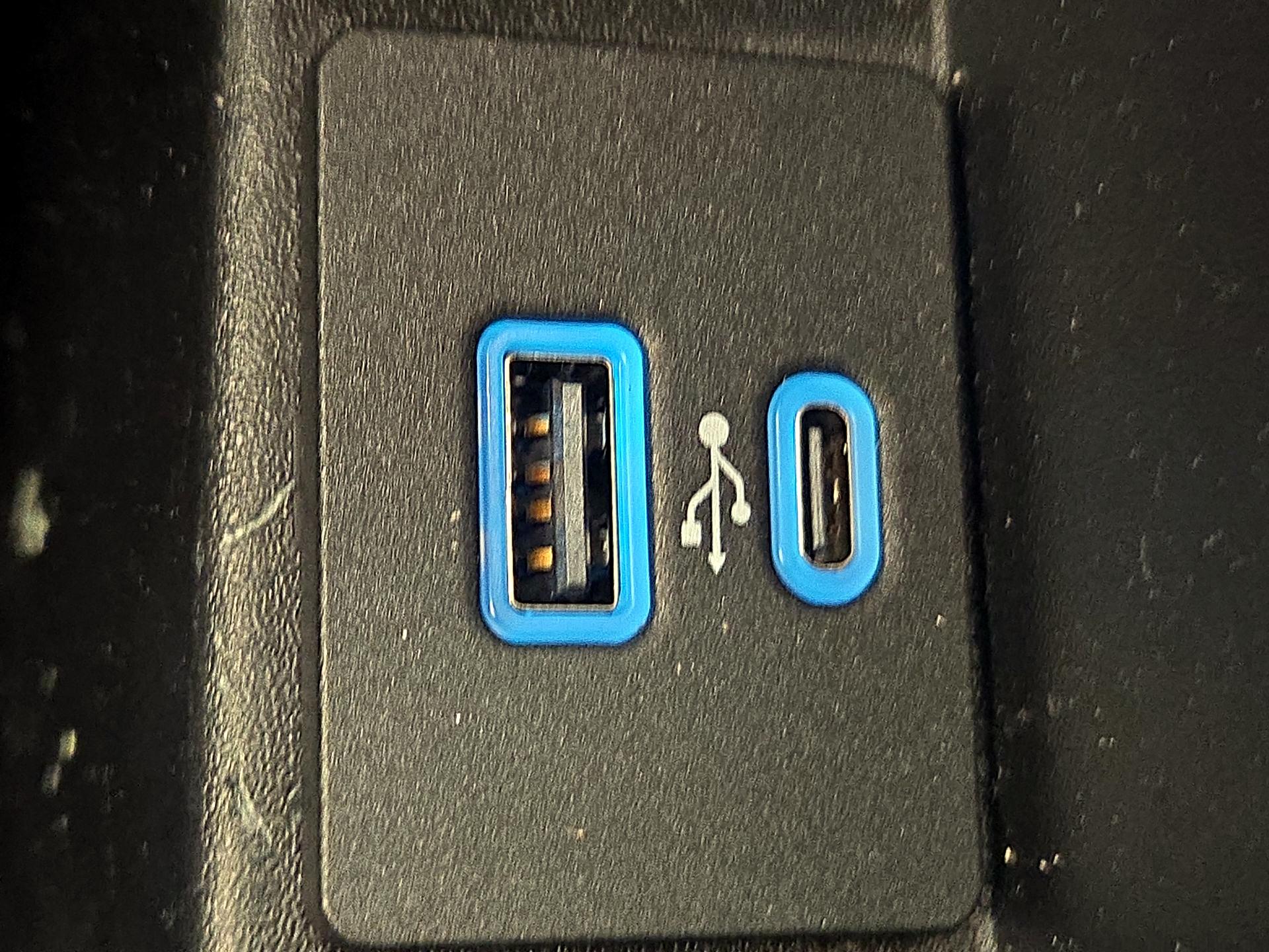 Thumbnail: 2021 Ford Edge - 18