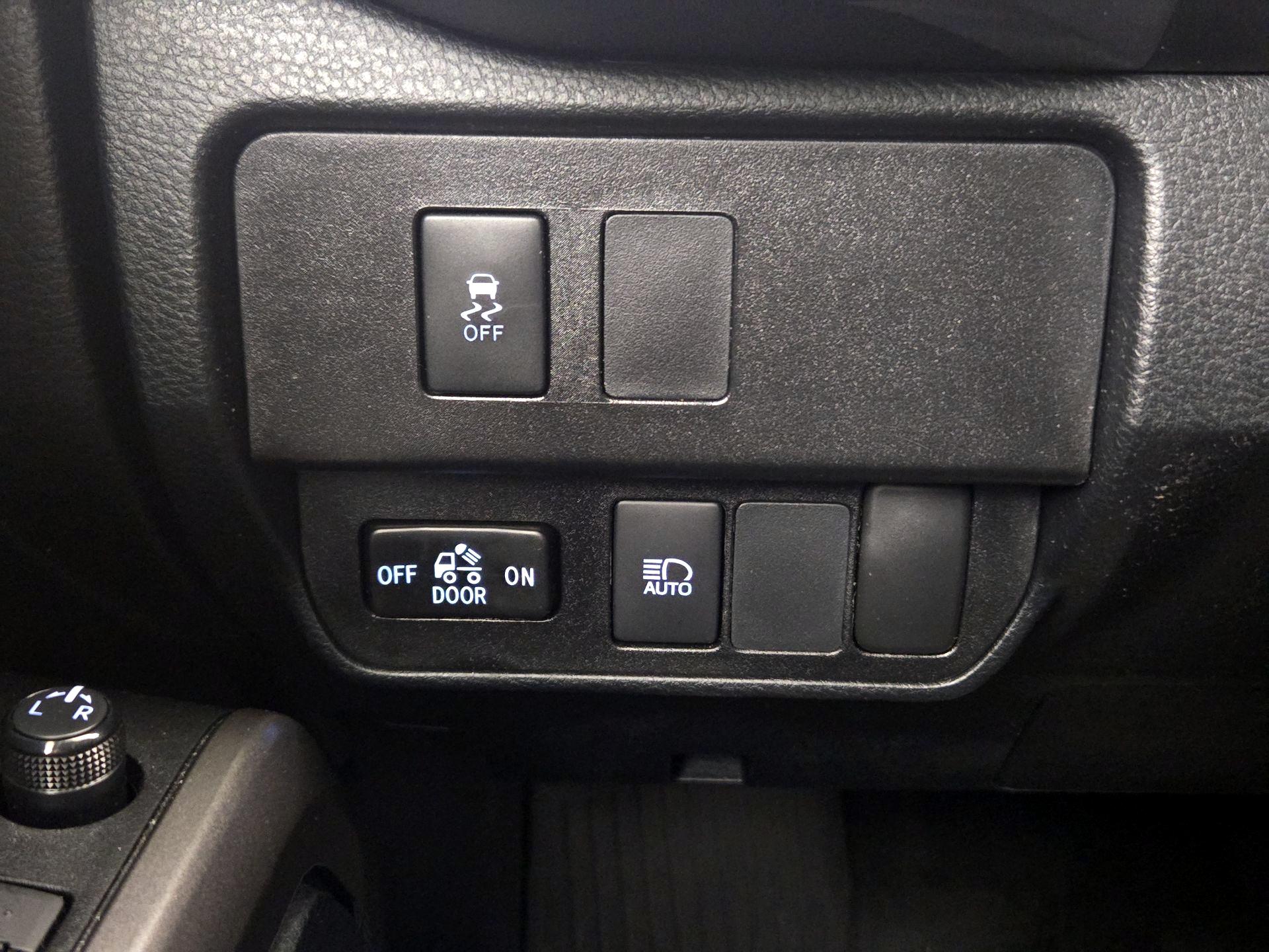 Thumbnail: 2021 Toyota Tacoma - 13