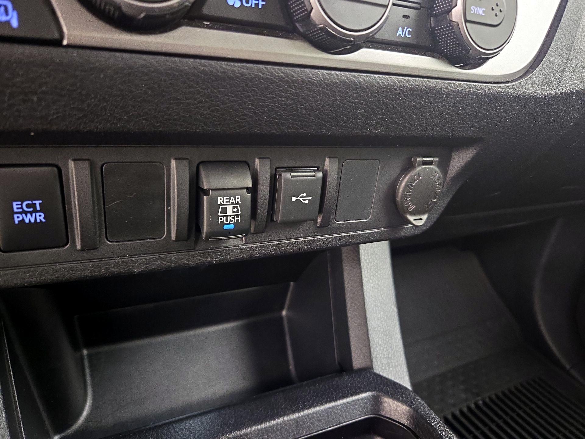 Thumbnail: 2021 Toyota Tacoma - 19