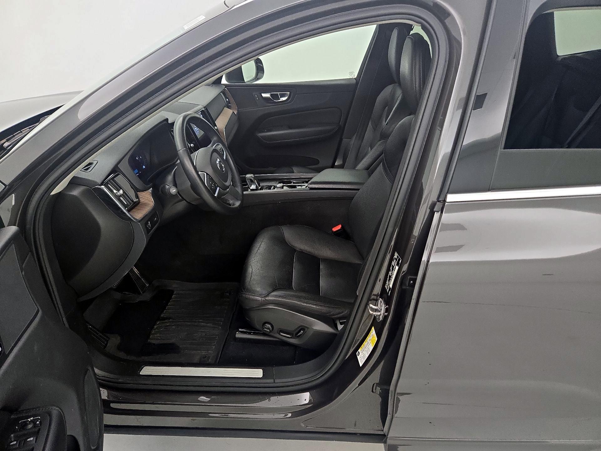 Thumbnail: 2022 Volvo XC60 - 11