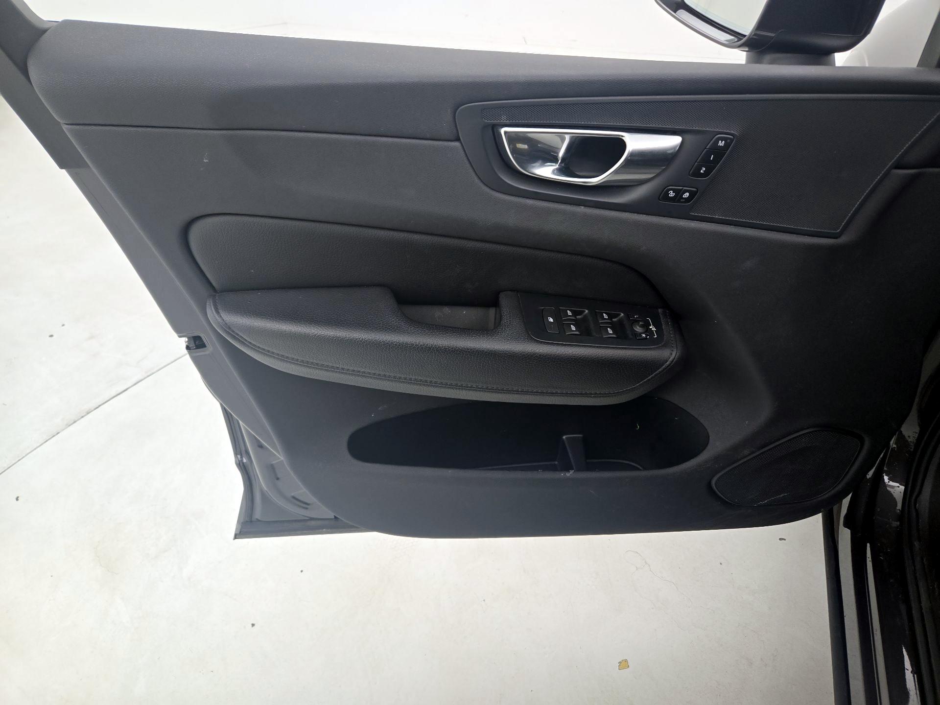 Thumbnail: 2022 Volvo XC60 - 12