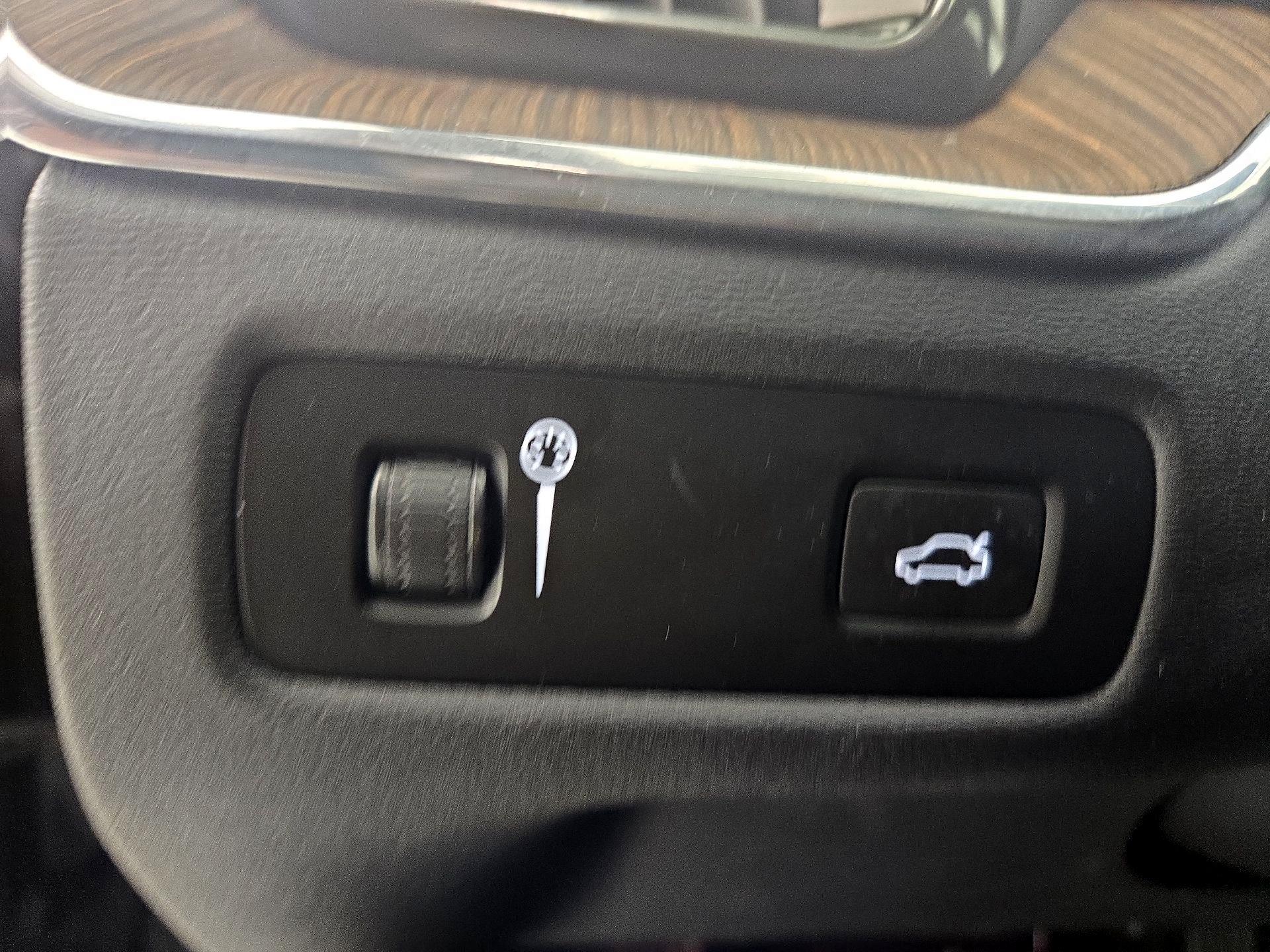 Thumbnail: 2022 Volvo XC60 - 13