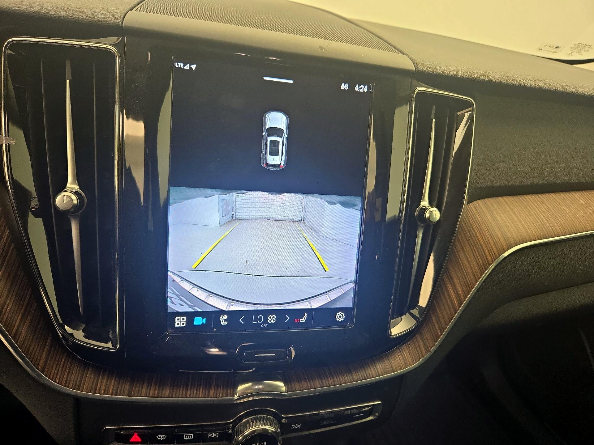 Thumbnail: 2022 Volvo XC60 - 14