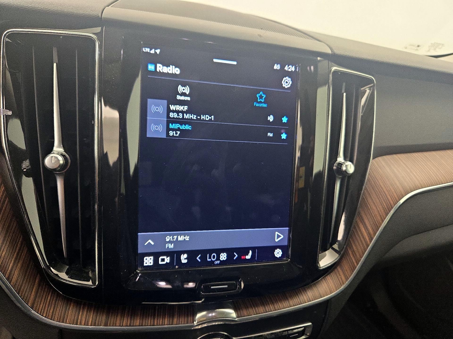 Thumbnail: 2022 Volvo XC60 - 15