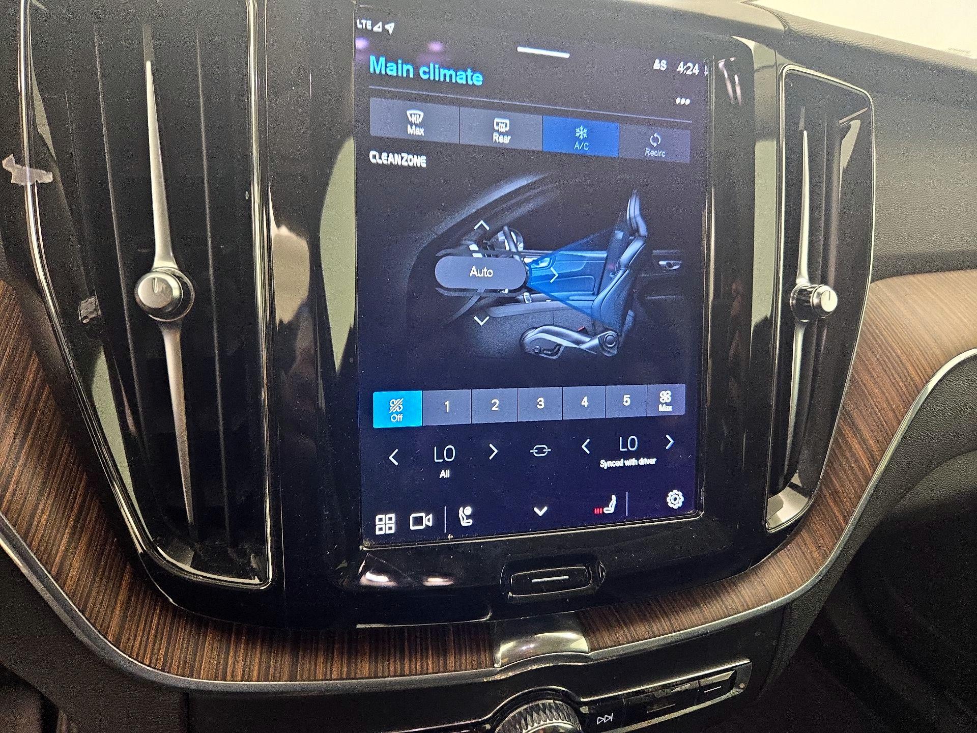 Thumbnail: 2022 Volvo XC60 - 16