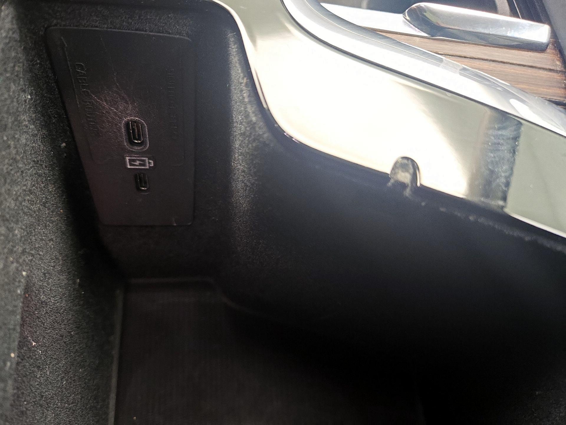 Thumbnail: 2022 Volvo XC60 - 18