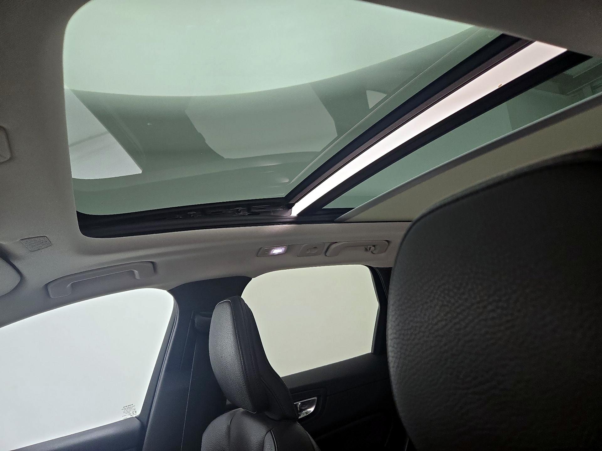 Thumbnail: 2022 Volvo XC60 - 19