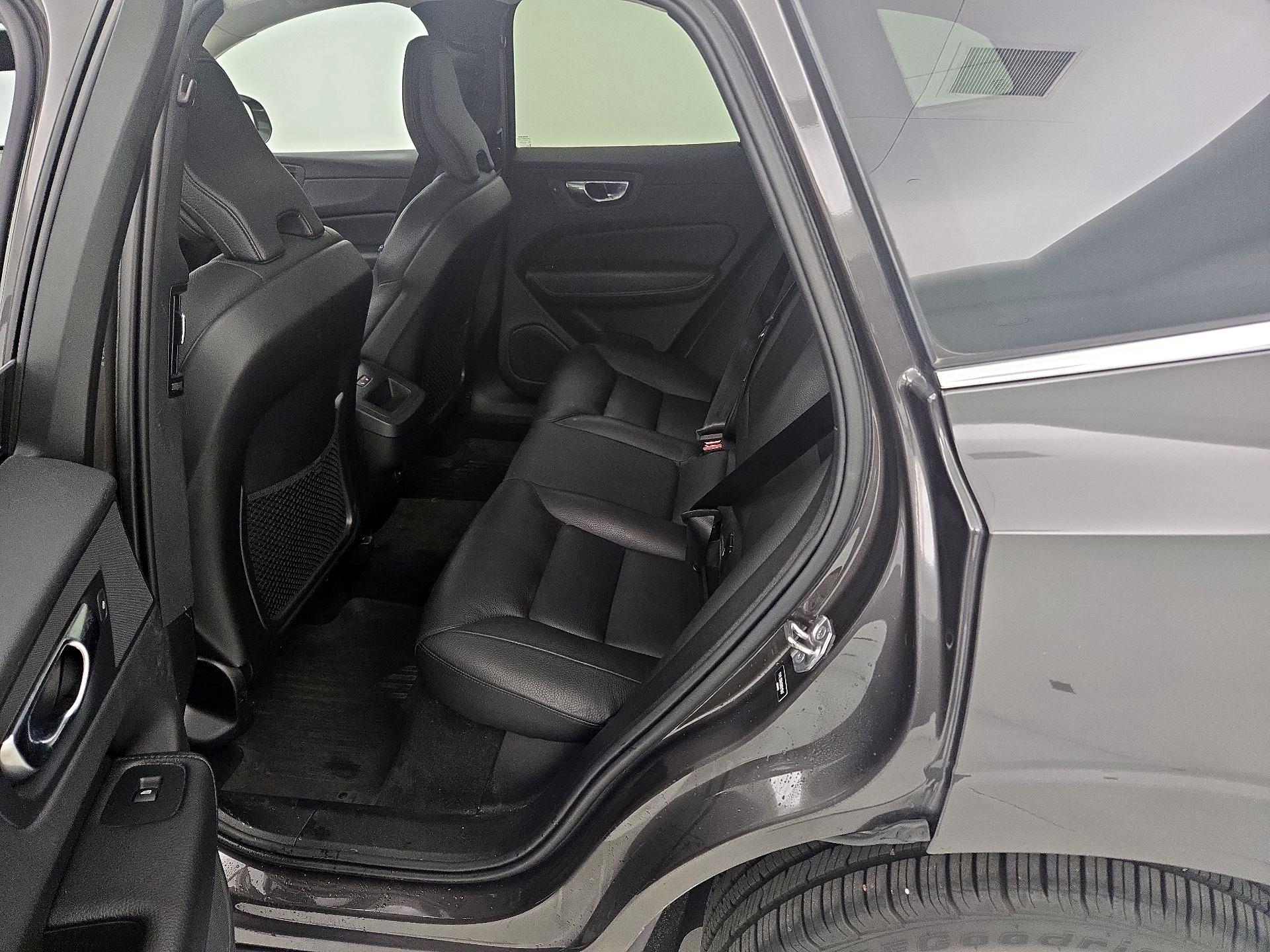 Thumbnail: 2022 Volvo XC60 - 20