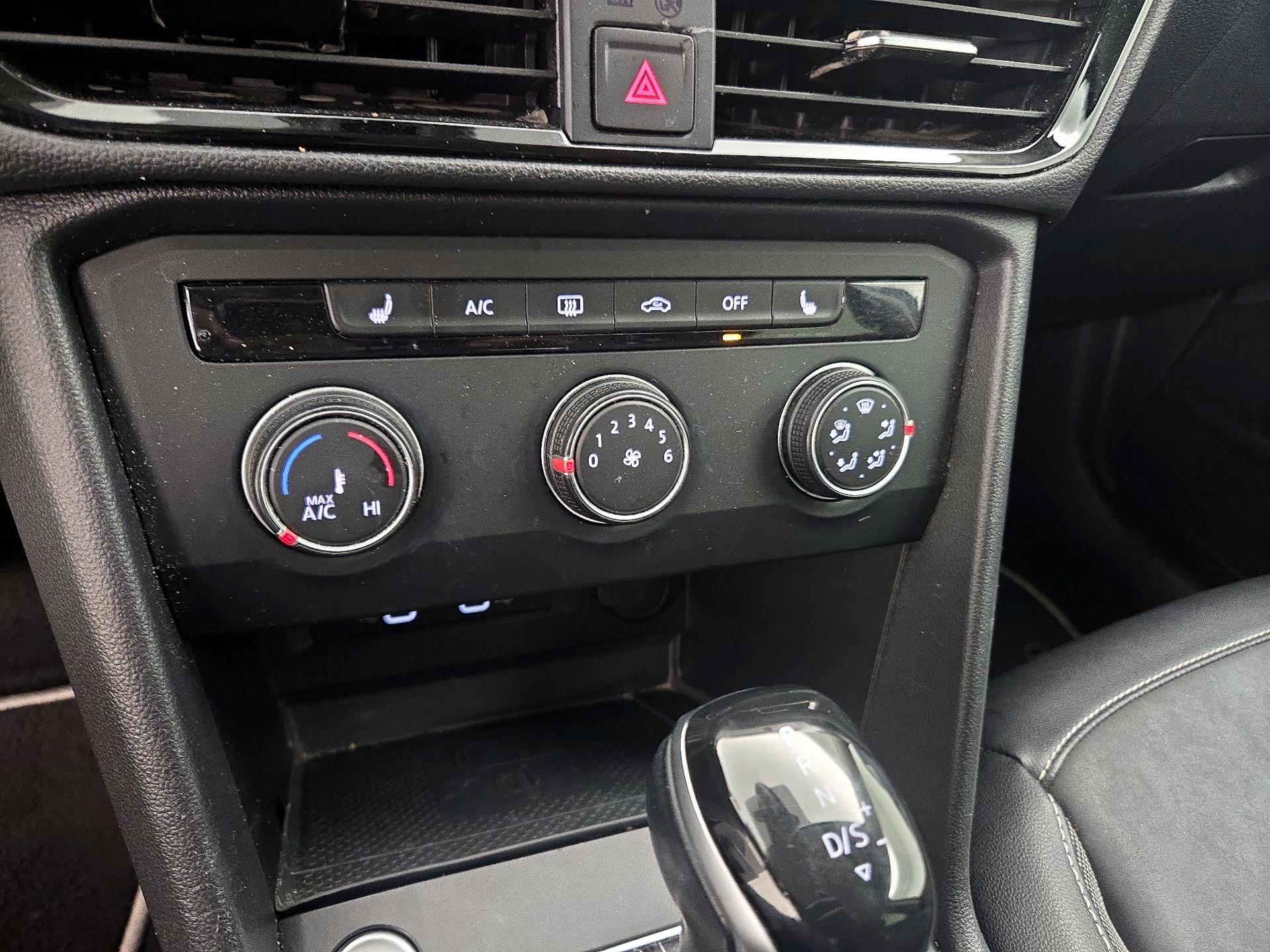 Thumbnail: 2022 Volkswagen Taos - 16