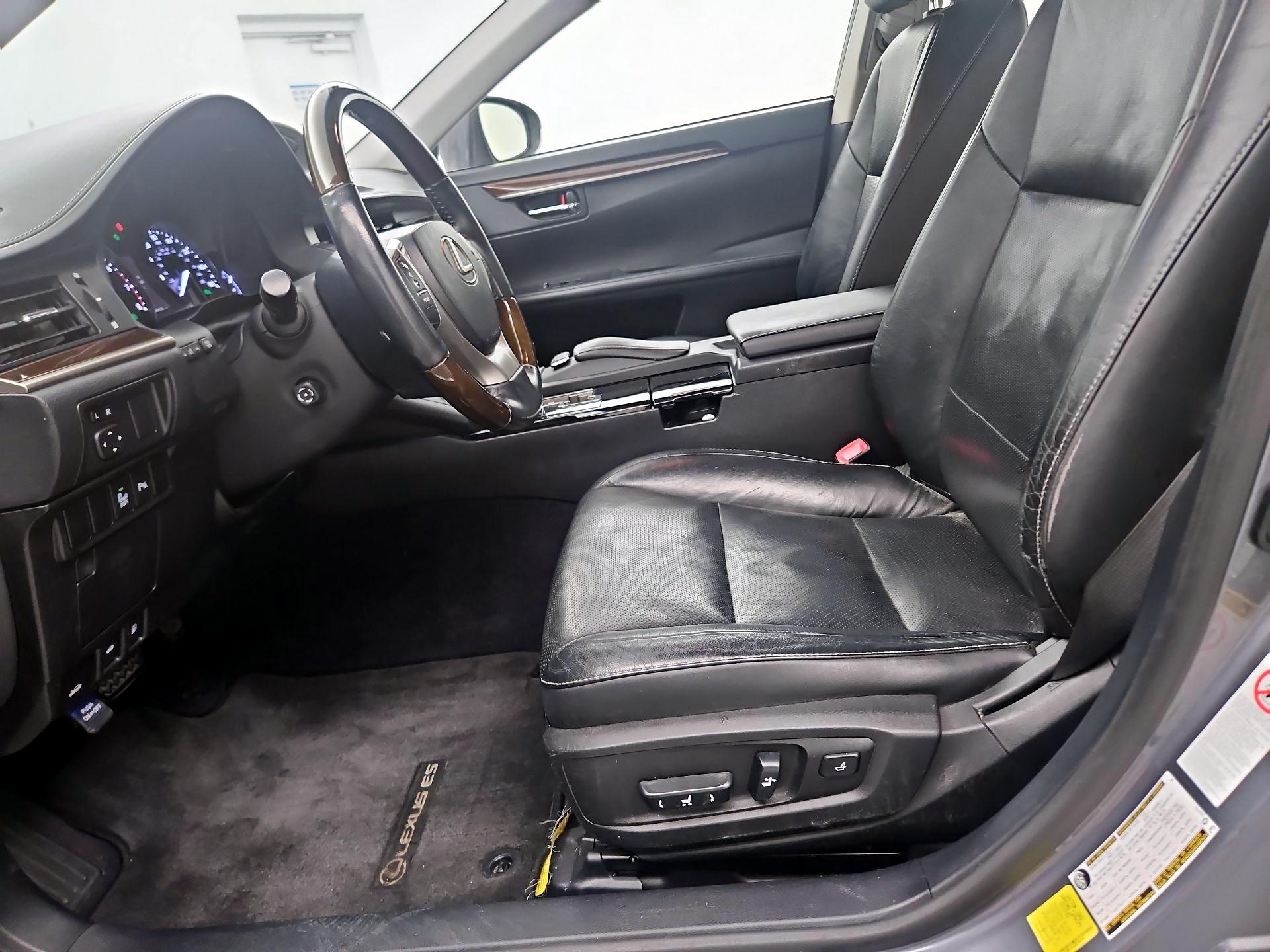 Thumbnail: 2014 Lexus ES - 11