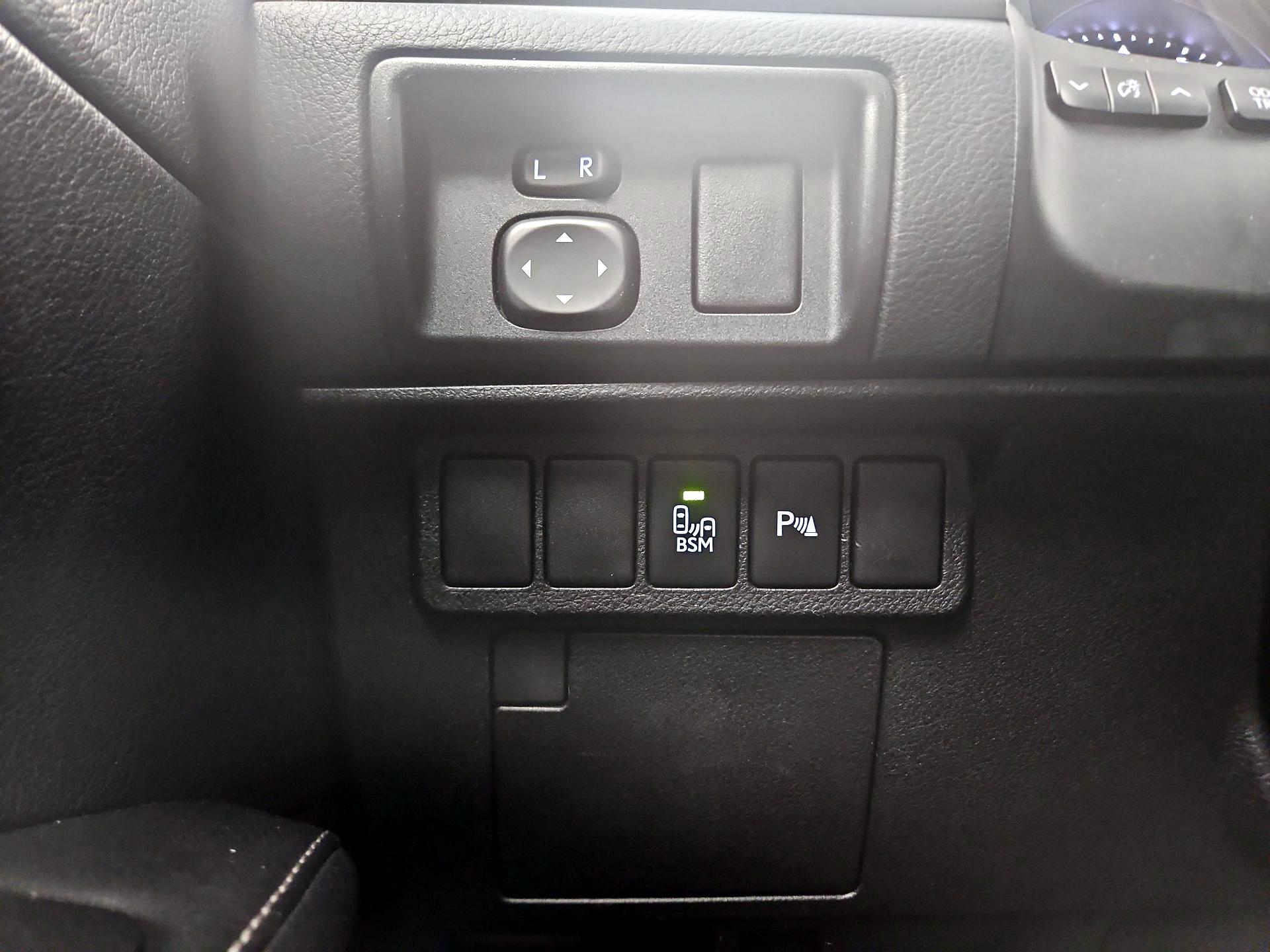 Thumbnail: 2014 Lexus ES - 13