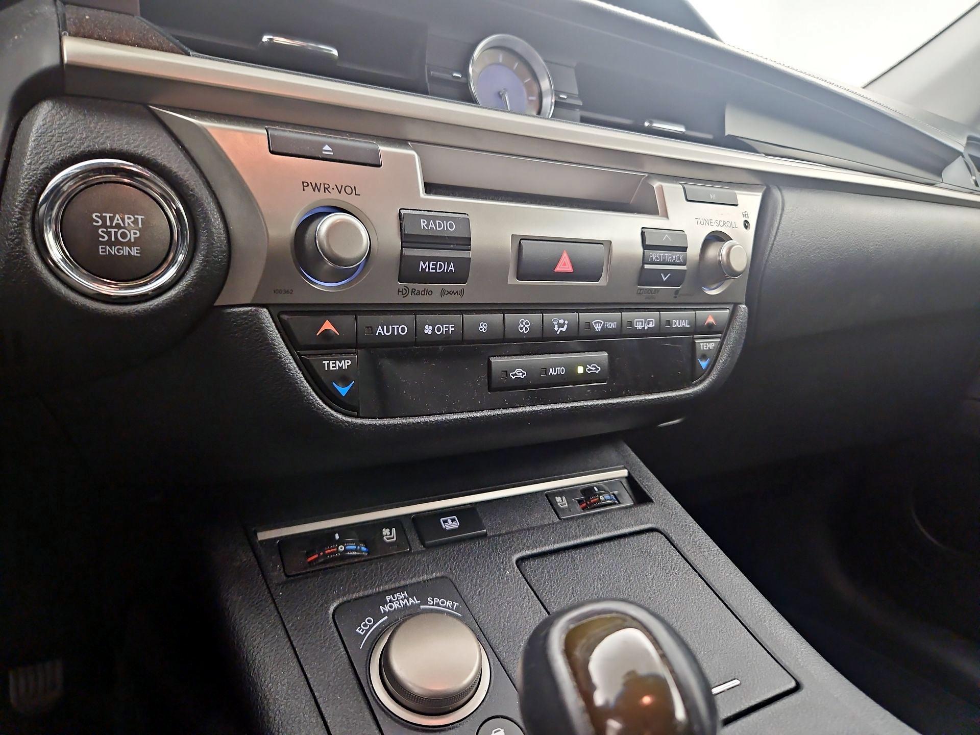 Thumbnail: 2014 Lexus ES - 17