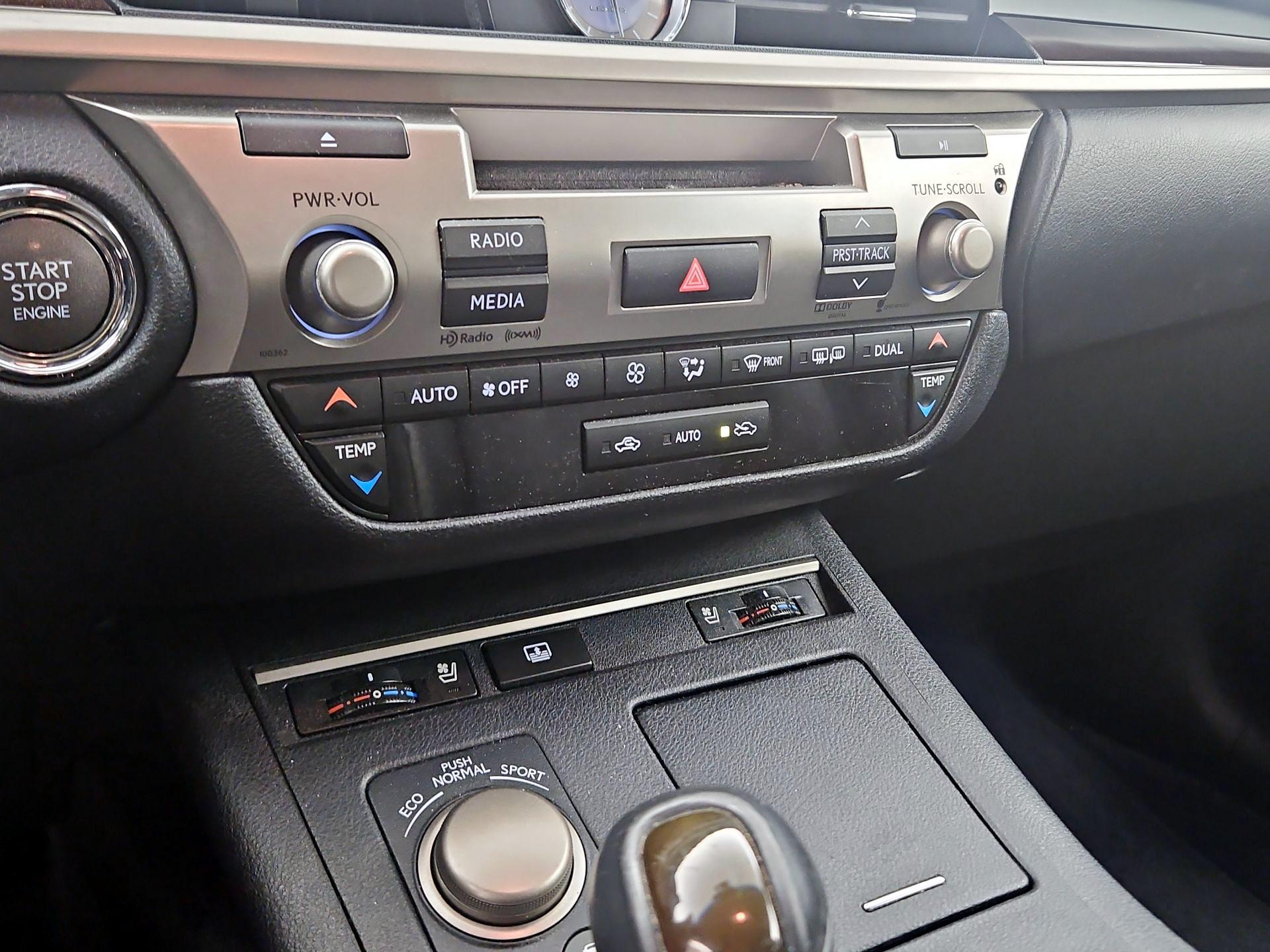 Thumbnail: 2014 Lexus ES - 18