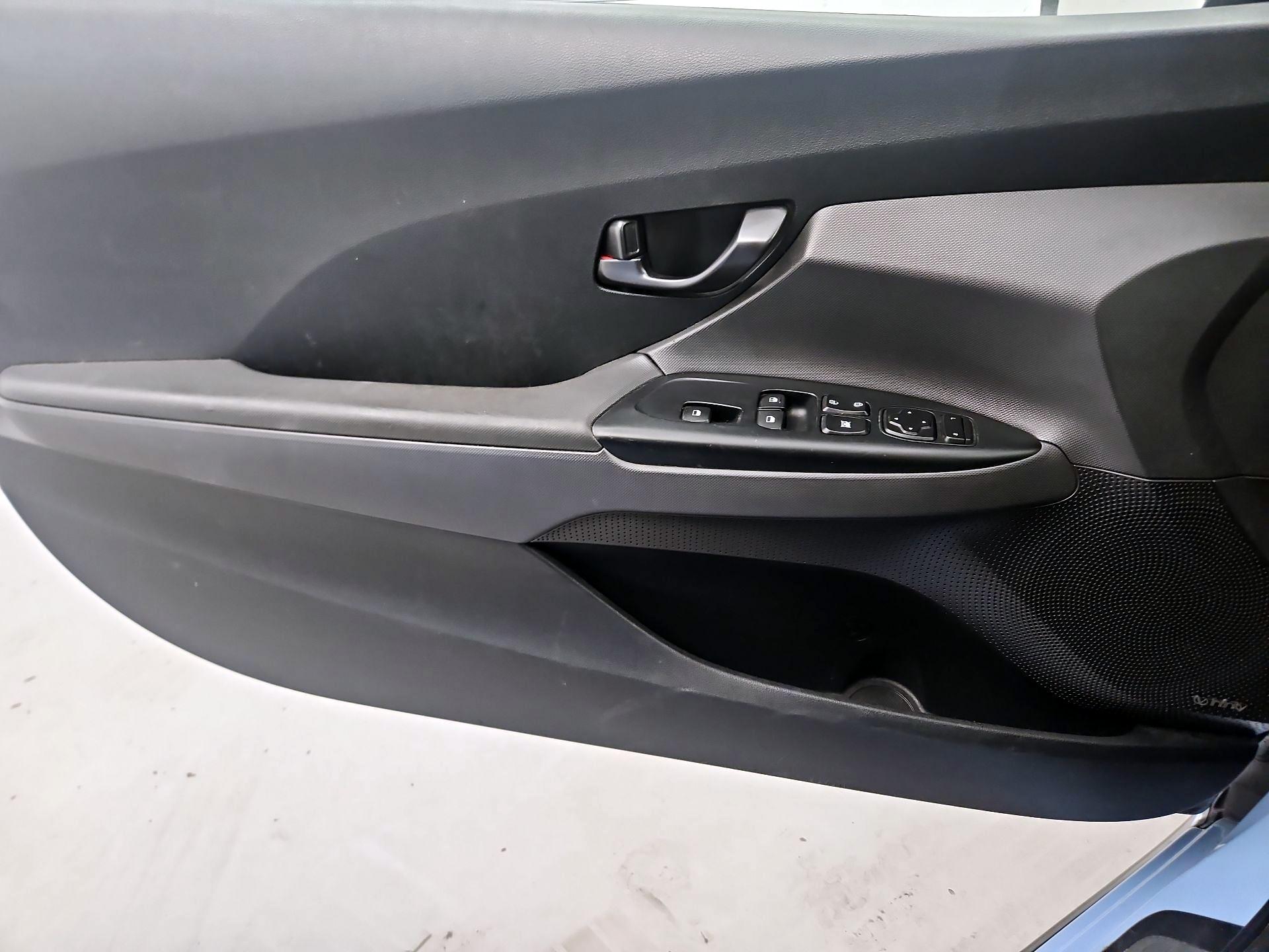 Thumbnail: 2019 Hyundai Veloster - 12